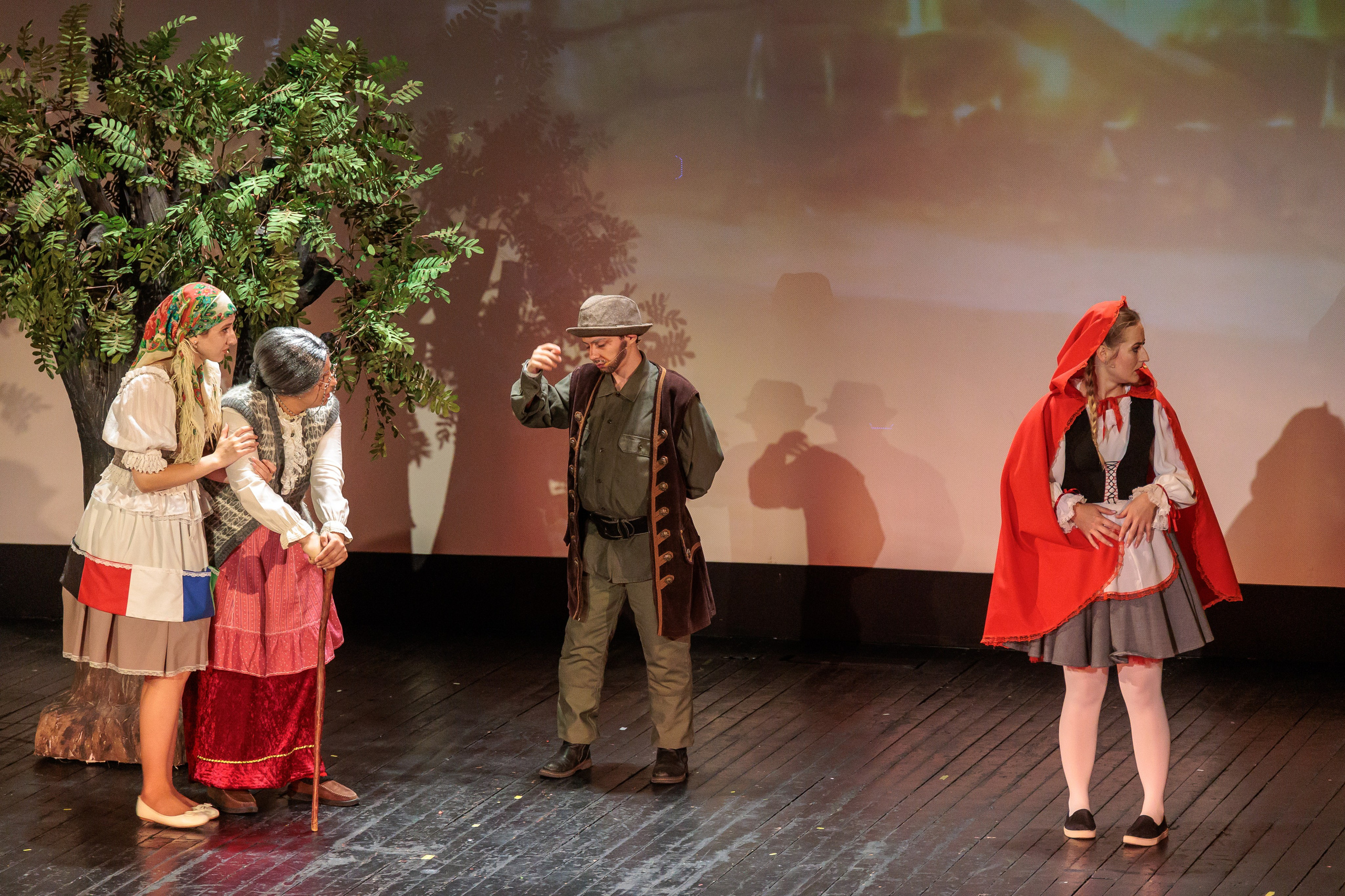 Povestea Scufita Rosie. Clounella. ✔️ Servicii foto si video in Chisinau Moldova - Cinematic.md