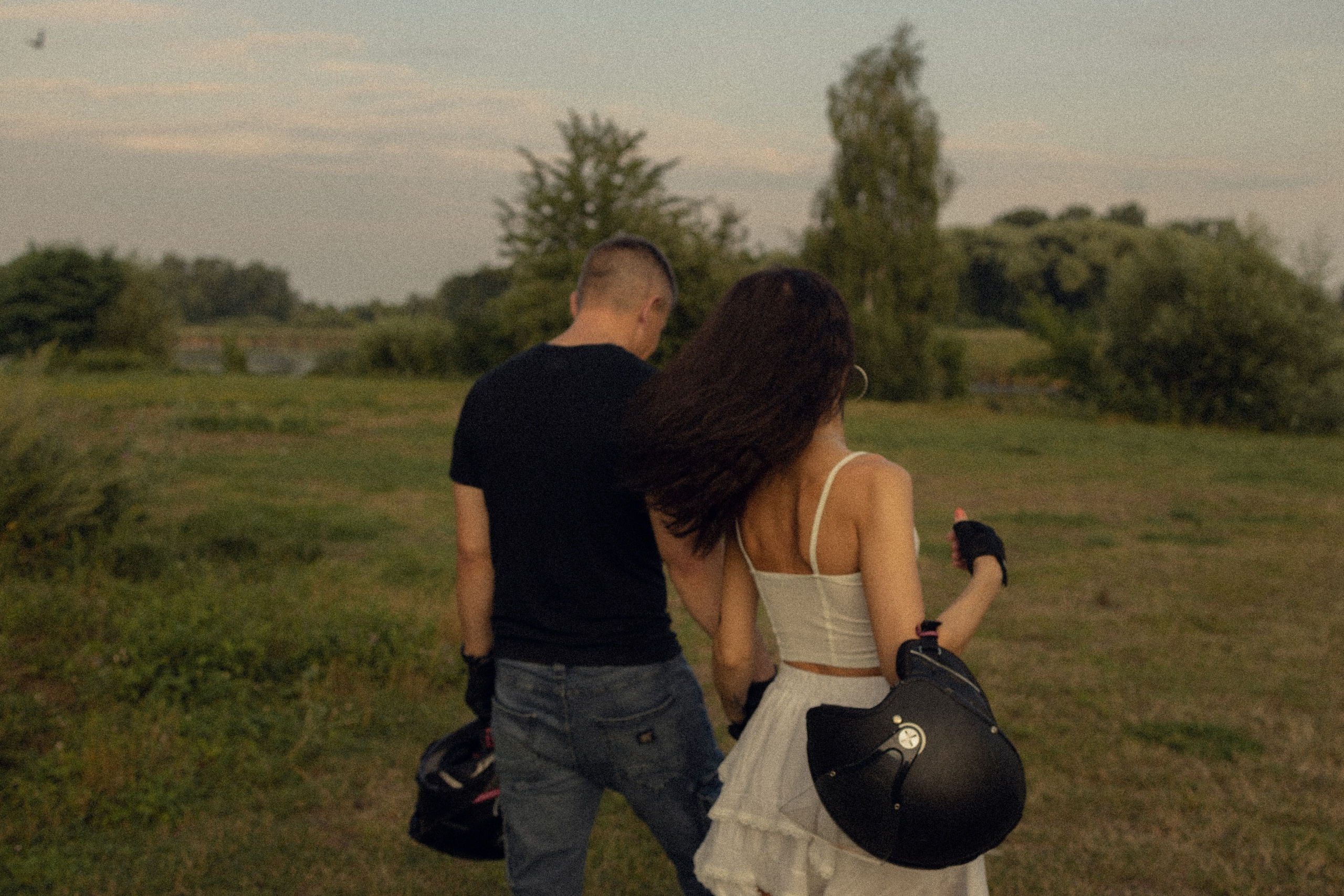 Balade en moto. Histoires d’amour, séances photos de famille et de mariage en France