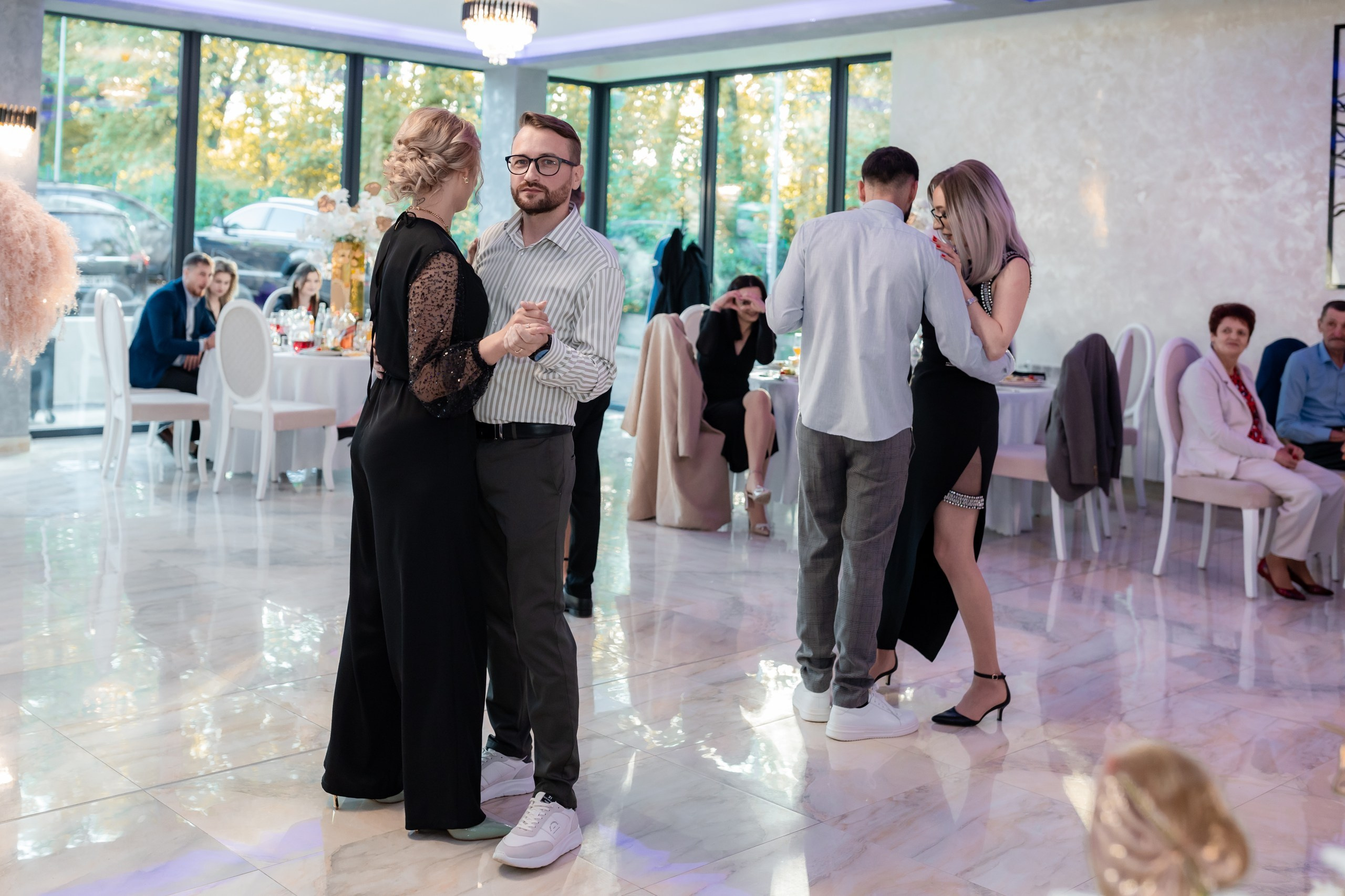 fotograf botez , fotografie botez Botoșani, fotograf Alin Chirilă, amintiri botez, fotografii botez, botez Miruna Parascheva, fotograf copii, fotografie botez în Botoșani-alt="botez , fotografie botez Alin Chirilă, amintiri botez, fotografii emoționante botez Botoșani"-- fotografii-botez-bebelus- amintiri-botez-micuț- moment-sfânt-crestinare- fotografie-emotionanta-botez- detalii-botez-bebelusi- parinti-fericiti-la-botez- fotograf-botez-profesionist- botez-in-biserica-ortodoxa- micuț-botezat-cu-emoție- zâmbete-și-lacrimi-la-botez- bebeluș-la-cristelniță- decor-botez-colorat- botez-cu-dragoste-și-credință- emotie-pura-la-botez- fotograf-botez-botosani- botez-iasi-suceava-fotograf- amintiri-nepretuite-botez-- Preotul ținându-l pe micuțul Mathias Gabriel la botez, în biserica Înălțarea Domnului, Copălău  - Detalii de la botezul lui Mathias – lumânare, trusou și icoană  - Familia lui Mathias Gabriel alături de micuț, în ziua botezului  - Portret emoționant cu mama și bebelușul în brațe, în biserică,fotograf profesionist evenimente Botoșani, Iași, Suceava, Fălticeni, Bacău, Pașcani, Roman - AlinoFotoStudio by Alin Chirilă - servicii foto nuntă, botez, cununie, ședințe foto creative, albume personalizate, fotografii emoționante și calitative pentru cele mai importante momente din viață,fotograf nuntă Botoșani Alin Chirilă,  ședință foto botez Iași - AlinoFotoStudio,  servicii fotograf profesionist evenimente Suceava,  fotograf cununie civilă Fălticeni - Alin Chirilă,  album foto nuntă personalizat Bacău.“Bebeluș botezat în biserică, ținut în brațe de nași”	•	“Detaliu cu lumânarea de botez decorată cu flori albe”	•	“Părinți emoționați alături de copilul lor la ceremonia de botez”	•	“Masa festivă de botez cu decor tematic și tort personalizat”	•	“Momentul în care preotul toarnă apă sfințită pe fruntea bebelușului”	“Bebeluș în rochie albă de botez, zâmbind în brațele mamei”	•	“Detaliu cu cruciulița de botez așezată pe o pernă de satin”	•	“Părinți și nași aprinzând lumânările în timpul ceremoniei de botez”	•	“Tort de botez decorat cu figurine tematice și numele copilului”	•	“Copil botezat dormind liniștit în pătuțul decorat festiv”	•	“Momentul în care preotul binecuvântează copilul în fața altarului”	•	“Invitați adunându-se în jurul mesei festive la petrecerea de botez”	•	“Bebeluș ținând în mână o jucărie personalizată primită la botez”	•	“Familie fericită pozând împreună după ceremonia de botez”	•	“Decor tematic cu baloane și flori la locația petrecerii de botez” fotograf Botoșani fotograf evenimente fotograf botez Alin Chirila fotograf alinofotostudio.fotograf botez Amelis Maria, fotografie botez Botoșani, fotograf Alin Chirilă, amintiri botez, fotografii botez, botez Amelis Maria, fotograf copii, fotografie botez în Botoșani,