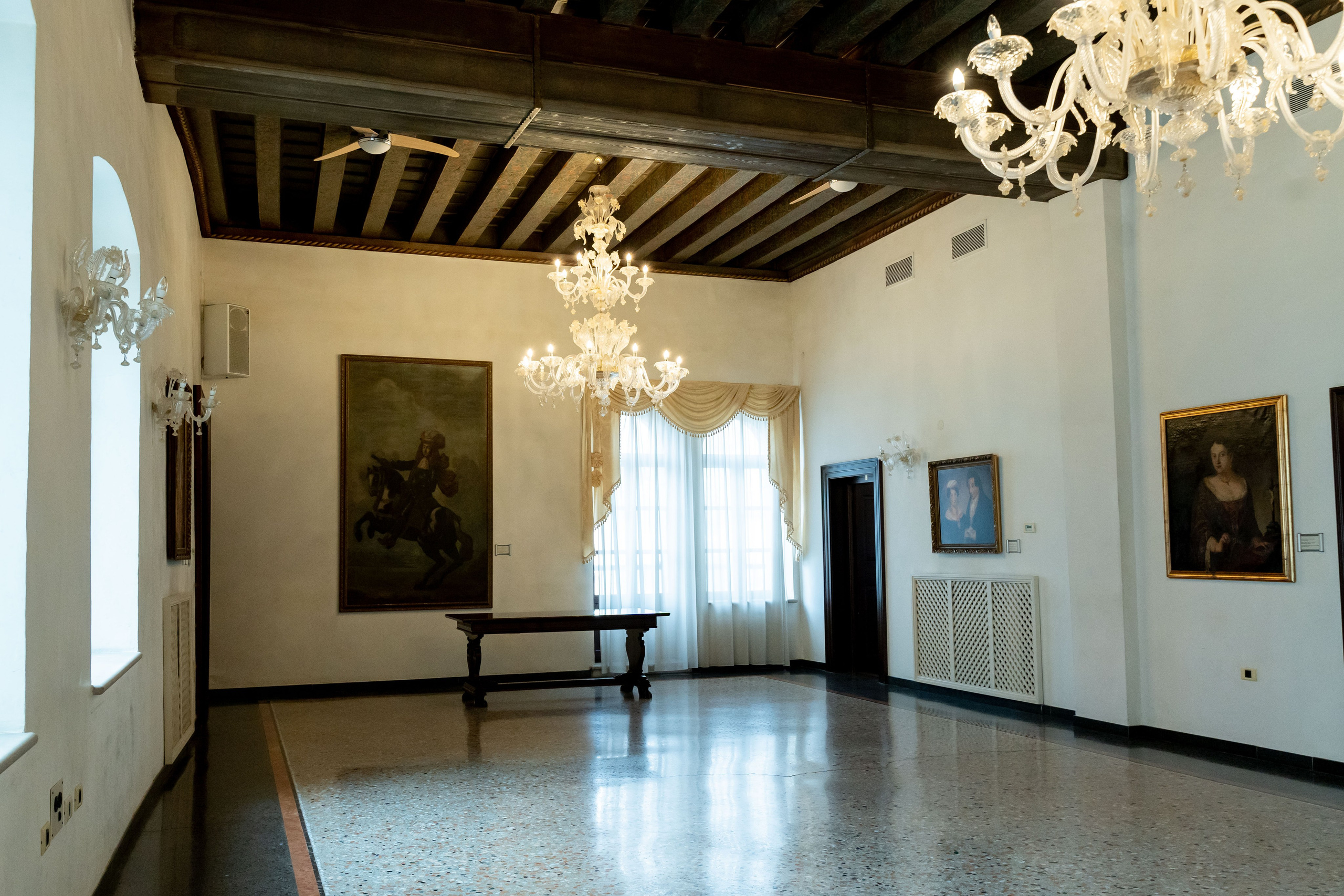 Fotografiranje dogodkov. Fotografinja in videografinja Mariia Bortiakova iz Slovenije: fotografiranje dogodkov, portretov in snemanje videov po vsej Sloveniji