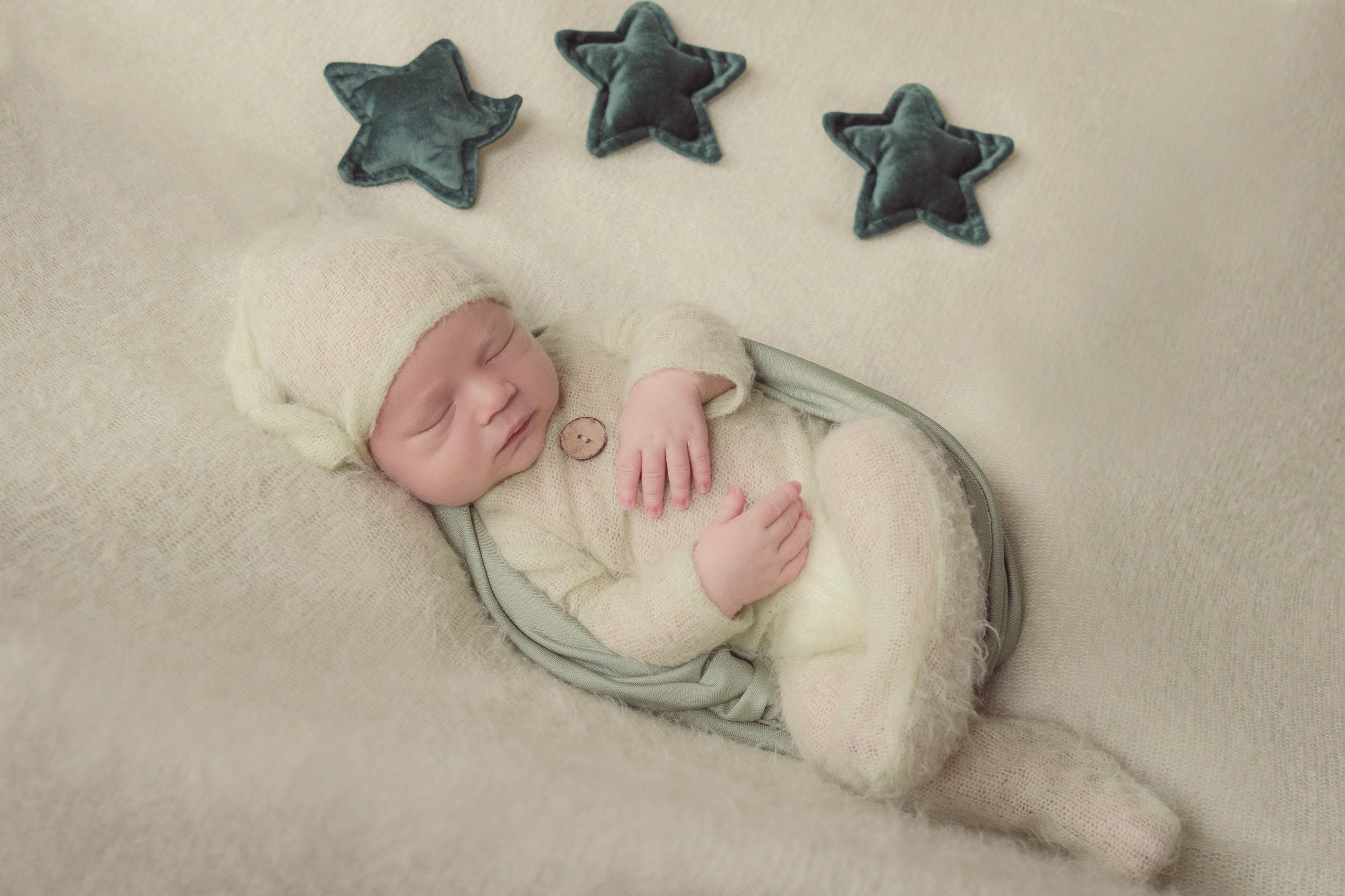 Jasper. Maternity Newborn and Family photographer Hamburg Claire Hambley