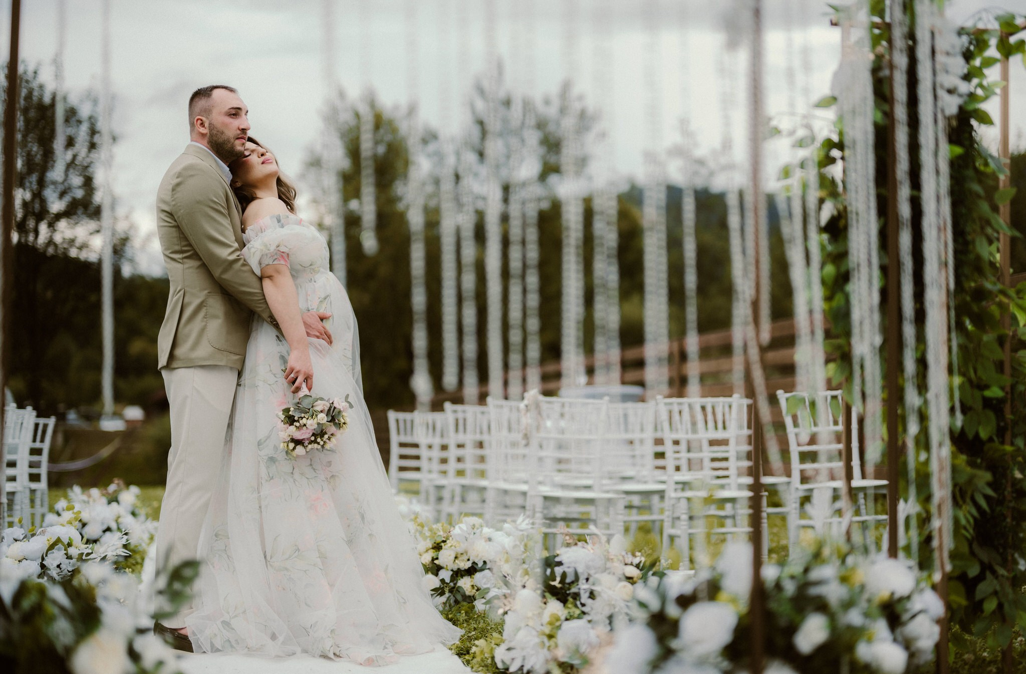 Fotograf profesionist de nuntă. Cu o abordare creativă și tehnici unice, spunem povestea voastră prin imagini pline de iubire și naturalețe. Descoperă arta fotografiei de nuntă . Fotograf Iasi, fotograf de nunta Suceava. Fotografii de nuntă. Pachet fotografii de nuntă. Fotograf Iasi, fotograf Suceava, fotograf Botosani, fotograf Romania. Servicii foto nuntă. Servicii foto-video.