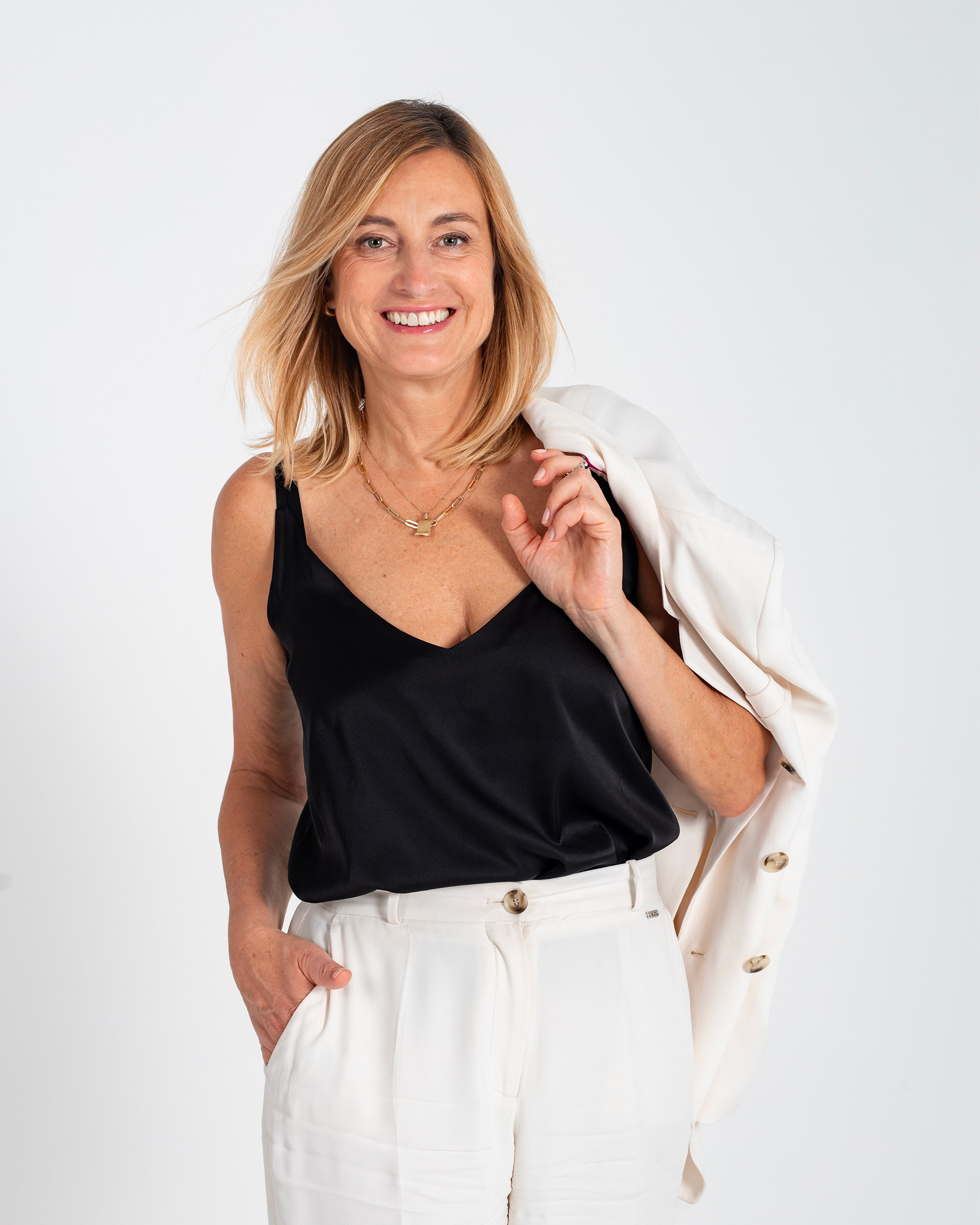 Portrétní fotografka Praha. Dana Lišková — Empatická fotografka | Introspektivní umělkyně | Neurodivergentní koučka| Zakladatelka Artepy.cz