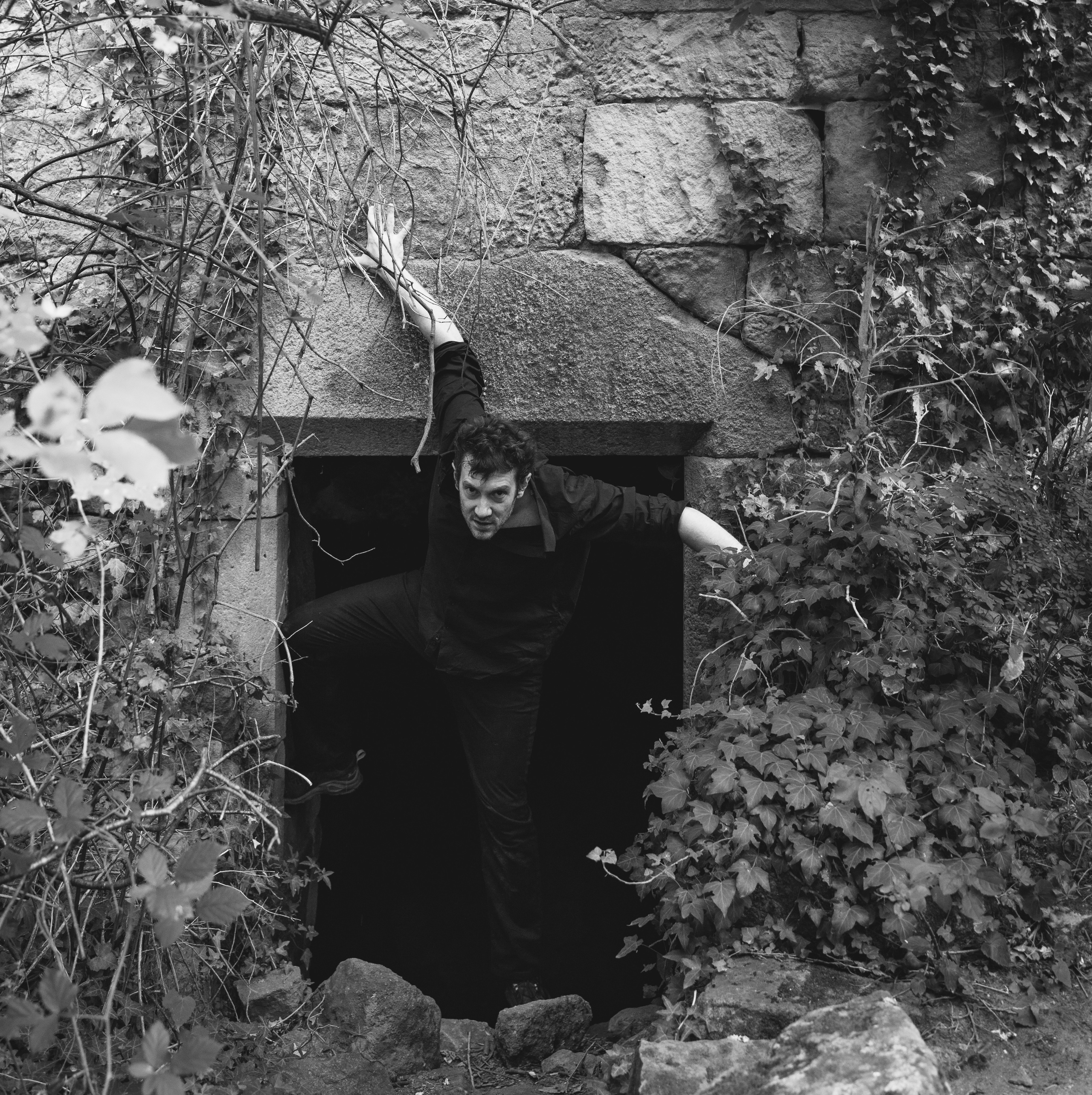 Portrait du portfolio d’un acteur Avignon Provence France. Histoires d’amour, séances photos de famille et de mariage en France