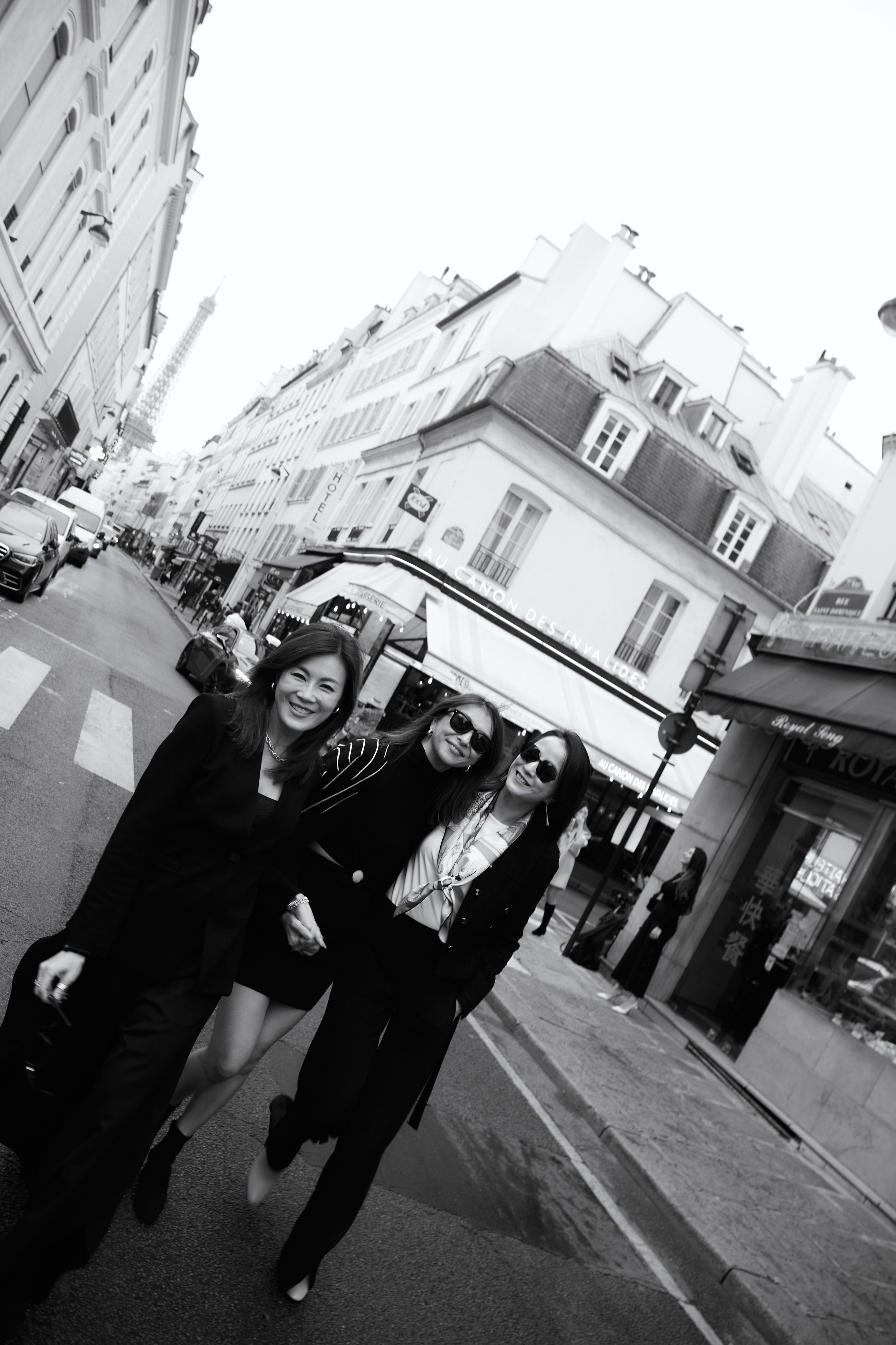 Friends. Photographer in Paris