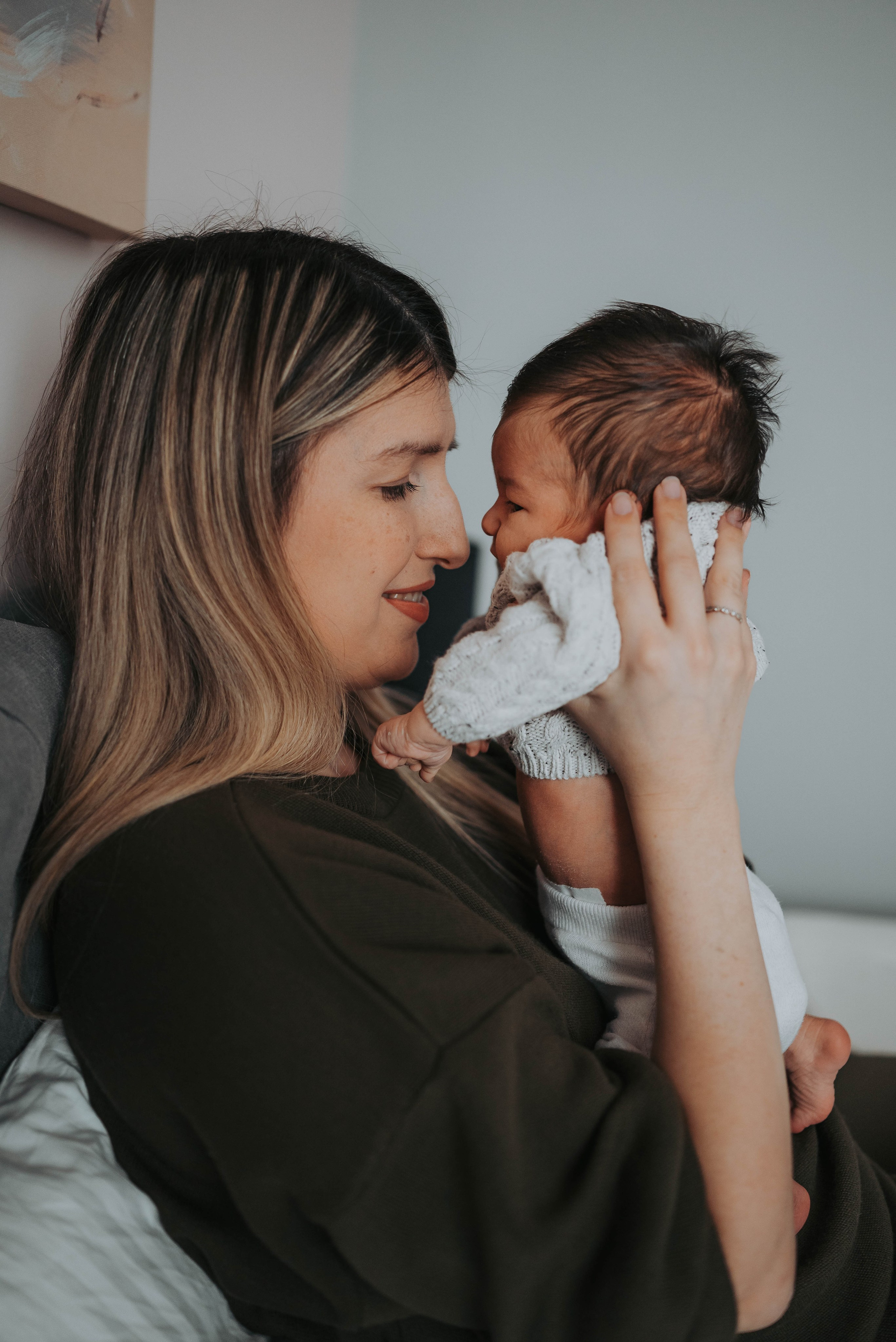 FOTOGRAFISANJE BEBA KOD KUĆE. Dečiji i porodični fotograf