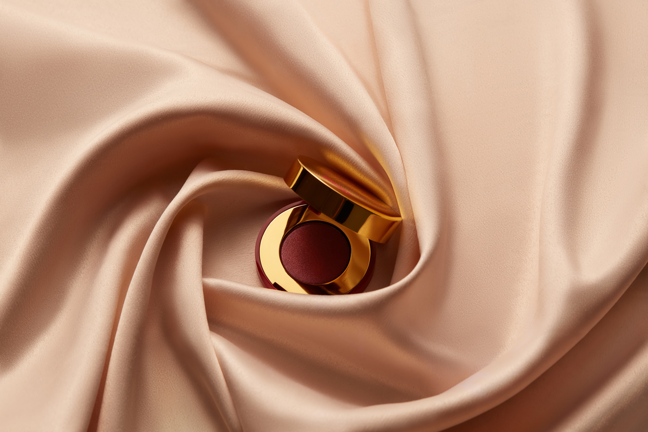 Retouche des photos en France. Photographe et retoucheuse des images des produits à Avignon en France