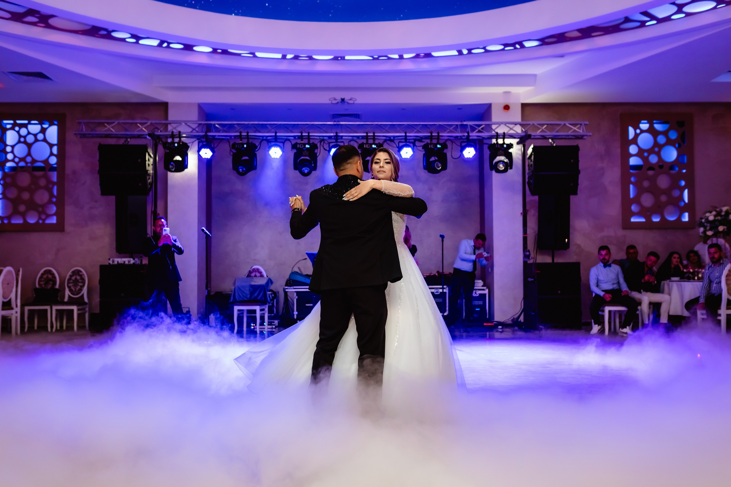 Mireasa in cimitir. Stefan Teodorescu — Fotograf de Nunta