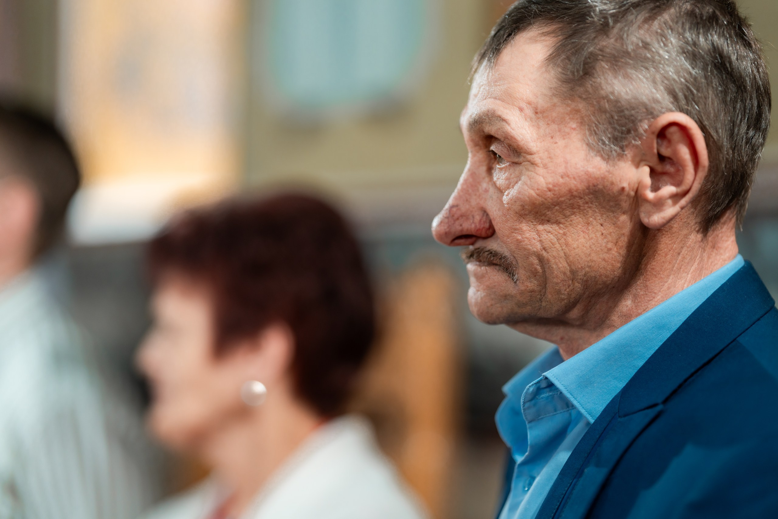 fotograf botez , fotografie botez Botoșani, fotograf Alin Chirilă, amintiri botez, fotografii botez, botez Miruna Parascheva, fotograf copii, fotografie botez în Botoșani-alt="botez , fotografie botez Alin Chirilă, amintiri botez, fotografii emoționante botez Botoșani"-- fotografii-botez-bebelus- amintiri-botez-micuț- moment-sfânt-crestinare- fotografie-emotionanta-botez- detalii-botez-bebelusi- parinti-fericiti-la-botez- fotograf-botez-profesionist- botez-in-biserica-ortodoxa- micuț-botezat-cu-emoție- zâmbete-și-lacrimi-la-botez- bebeluș-la-cristelniță- decor-botez-colorat- botez-cu-dragoste-și-credință- emotie-pura-la-botez- fotograf-botez-botosani- botez-iasi-suceava-fotograf- amintiri-nepretuite-botez-- Preotul ținându-l pe micuțul Mathias Gabriel la botez, în biserica Înălțarea Domnului, Copălău  - Detalii de la botezul lui Mathias – lumânare, trusou și icoană  - Familia lui Mathias Gabriel alături de micuț, în ziua botezului  - Portret emoționant cu mama și bebelușul în brațe, în biserică,fotograf profesionist evenimente Botoșani, Iași, Suceava, Fălticeni, Bacău, Pașcani, Roman - AlinoFotoStudio by Alin Chirilă - servicii foto nuntă, botez, cununie, ședințe foto creative, albume personalizate, fotografii emoționante și calitative pentru cele mai importante momente din viață,fotograf nuntă Botoșani Alin Chirilă,  ședință foto botez Iași - AlinoFotoStudio,  servicii fotograf profesionist evenimente Suceava,  fotograf cununie civilă Fălticeni - Alin Chirilă,  album foto nuntă personalizat Bacău.“Bebeluș botezat în biserică, ținut în brațe de nași”	•	“Detaliu cu lumânarea de botez decorată cu flori albe”	•	“Părinți emoționați alături de copilul lor la ceremonia de botez”	•	“Masa festivă de botez cu decor tematic și tort personalizat”	•	“Momentul în care preotul toarnă apă sfințită pe fruntea bebelușului”	“Bebeluș în rochie albă de botez, zâmbind în brațele mamei”	•	“Detaliu cu cruciulița de botez așezată pe o pernă de satin”	•	“Părinți și nași aprinzând lumânările în timpul ceremoniei de botez”	•	“Tort de botez decorat cu figurine tematice și numele copilului”	•	“Copil botezat dormind liniștit în pătuțul decorat festiv”	•	“Momentul în care preotul binecuvântează copilul în fața altarului”	•	“Invitați adunându-se în jurul mesei festive la petrecerea de botez”	•	“Bebeluș ținând în mână o jucărie personalizată primită la botez”	•	“Familie fericită pozând împreună după ceremonia de botez”	•	“Decor tematic cu baloane și flori la locația petrecerii de botez” fotograf Botoșani fotograf evenimente fotograf botez Alin Chirila fotograf alinofotostudio.fotograf botez Amelis Maria, fotografie botez Botoșani, fotograf Alin Chirilă, amintiri botez, fotografii botez, botez Amelis Maria, fotograf copii, fotografie botez în Botoșani,