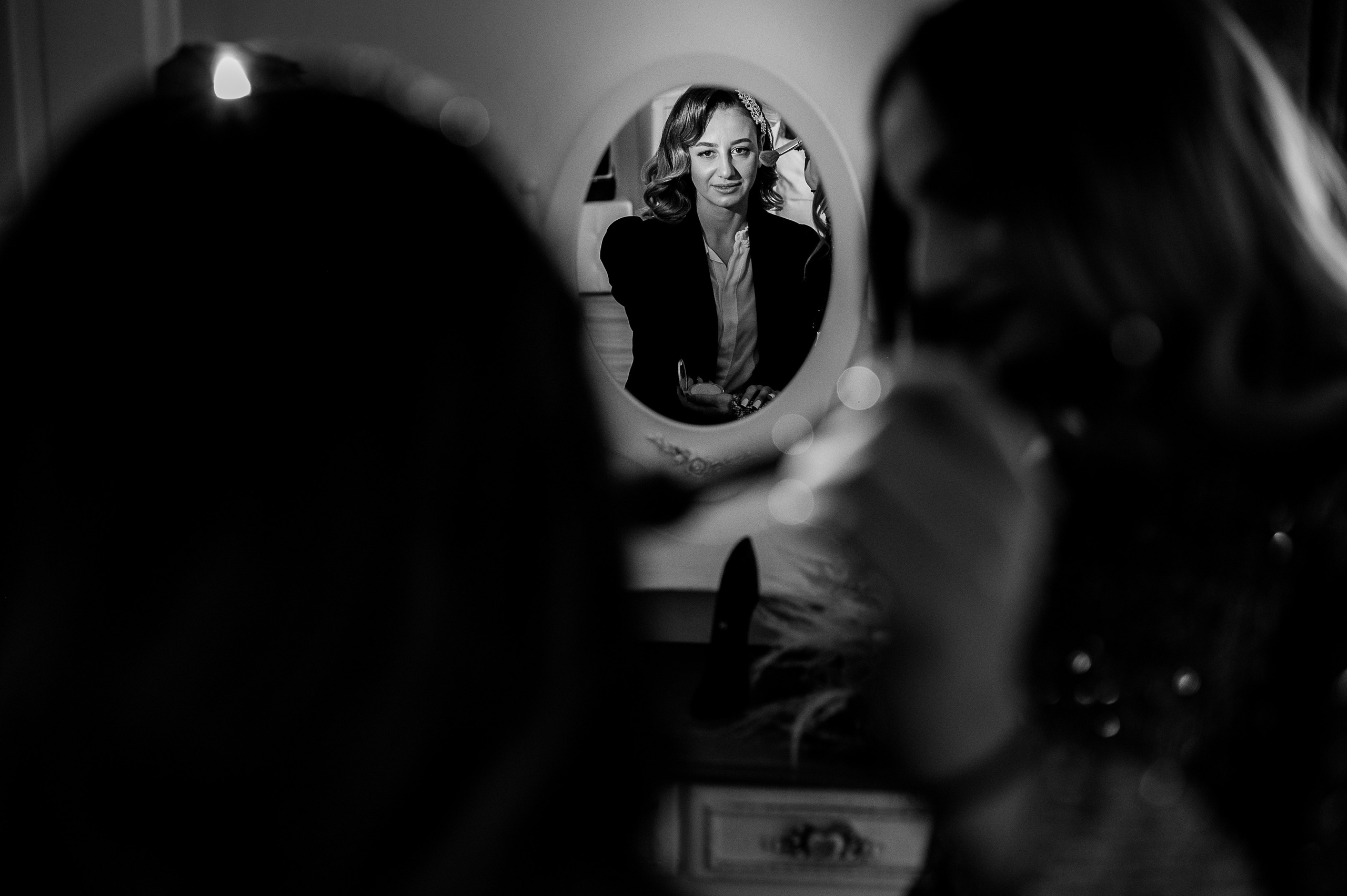 Fotograf profesionist de nuntă. Cu o abordare creativă și tehnici unice, spunem povestea voastră prin imagini pline de iubire și naturalețe. Descoperă arta fotografiei de nuntă . Fotograf Iasi, fotograf de nunta Suceava. Fotografii de nuntă. Pachet fotografii de nuntă. Fotograf Iasi, fotograf Suceava, fotograf Botosani, fotograf Romania. Servicii foto nuntă. Servicii foto-video.