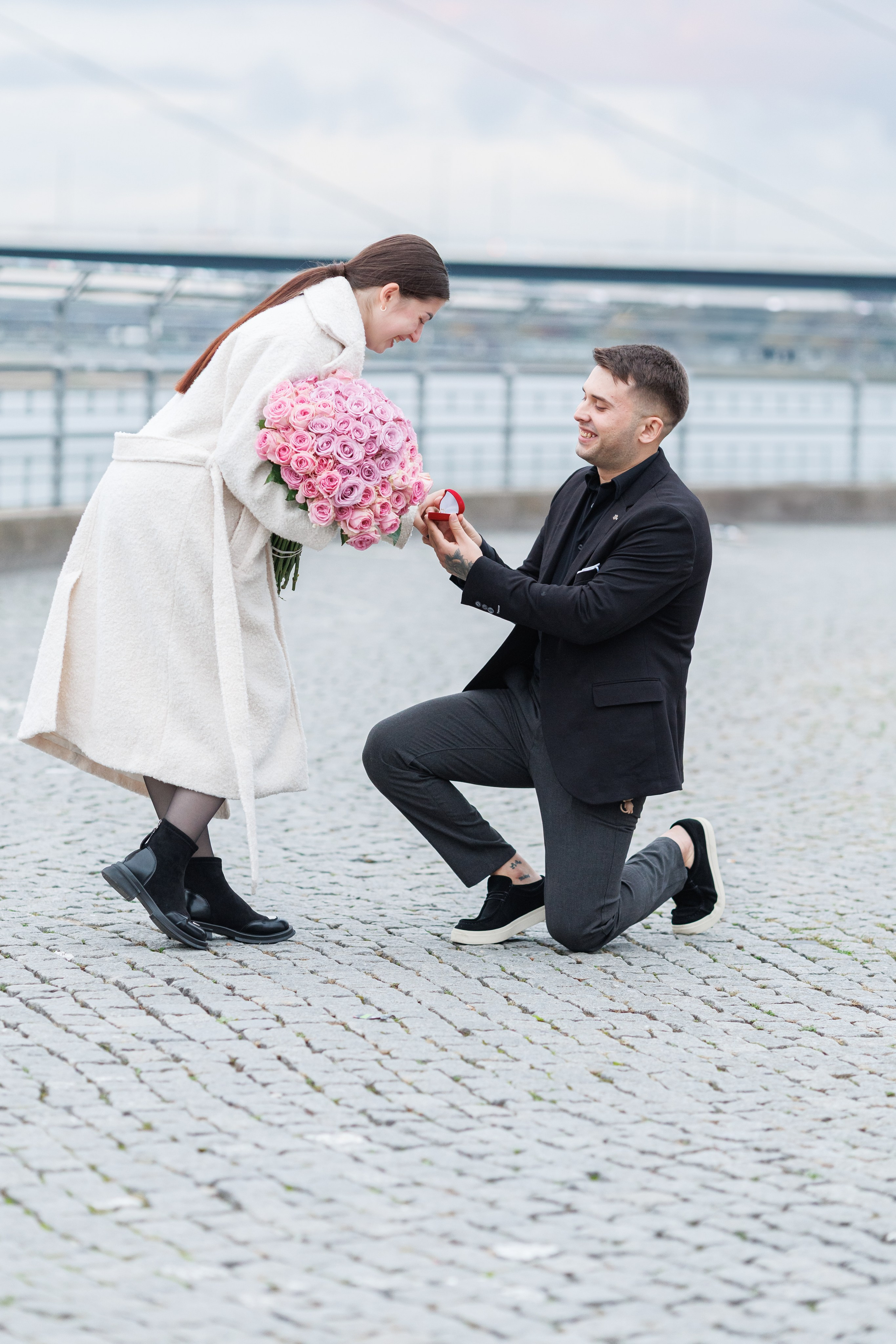 She said 'Yes'. Dienstleistungen