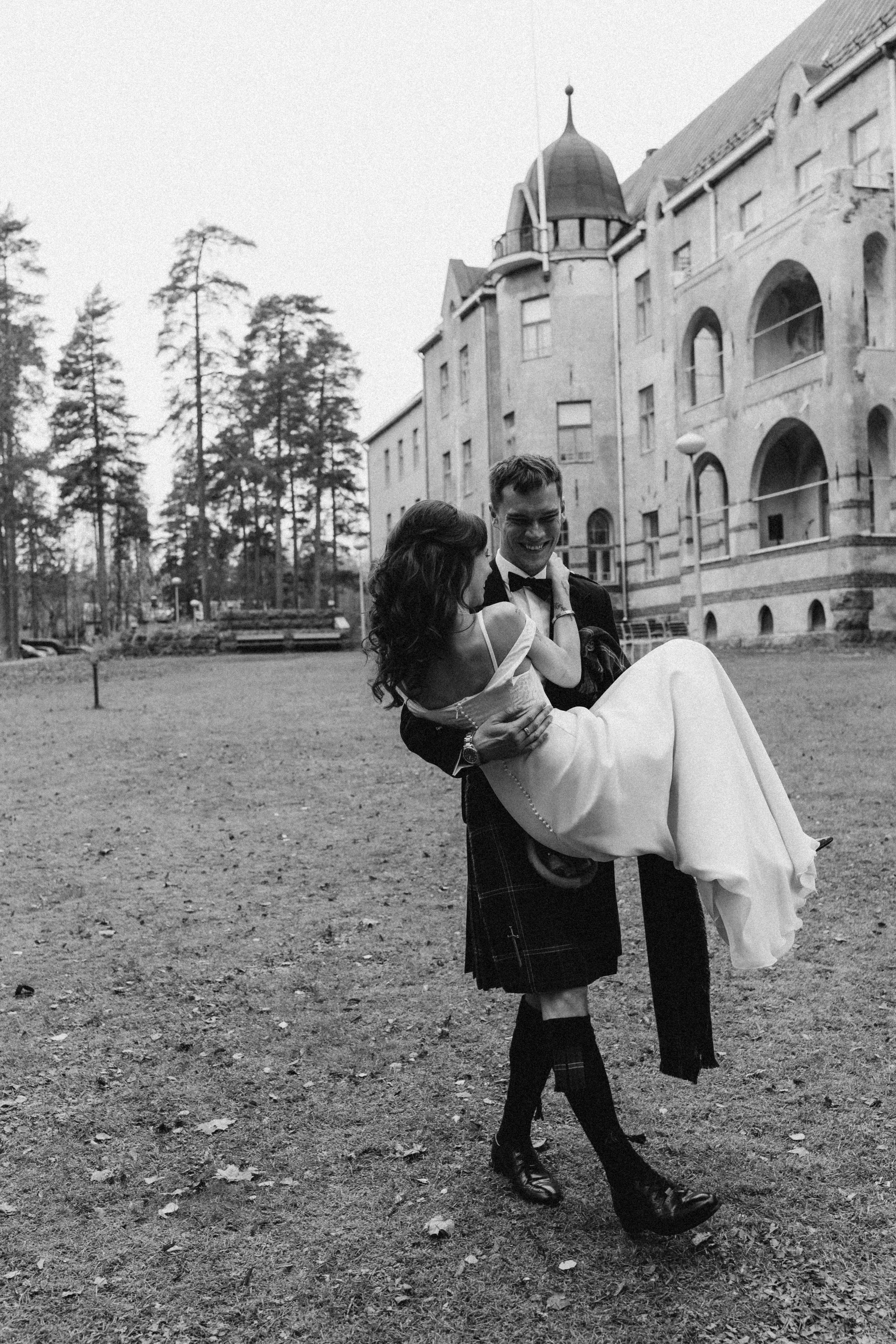 Venla & Kerr. Wedding and portrait photographer in Helsinki Vickan O