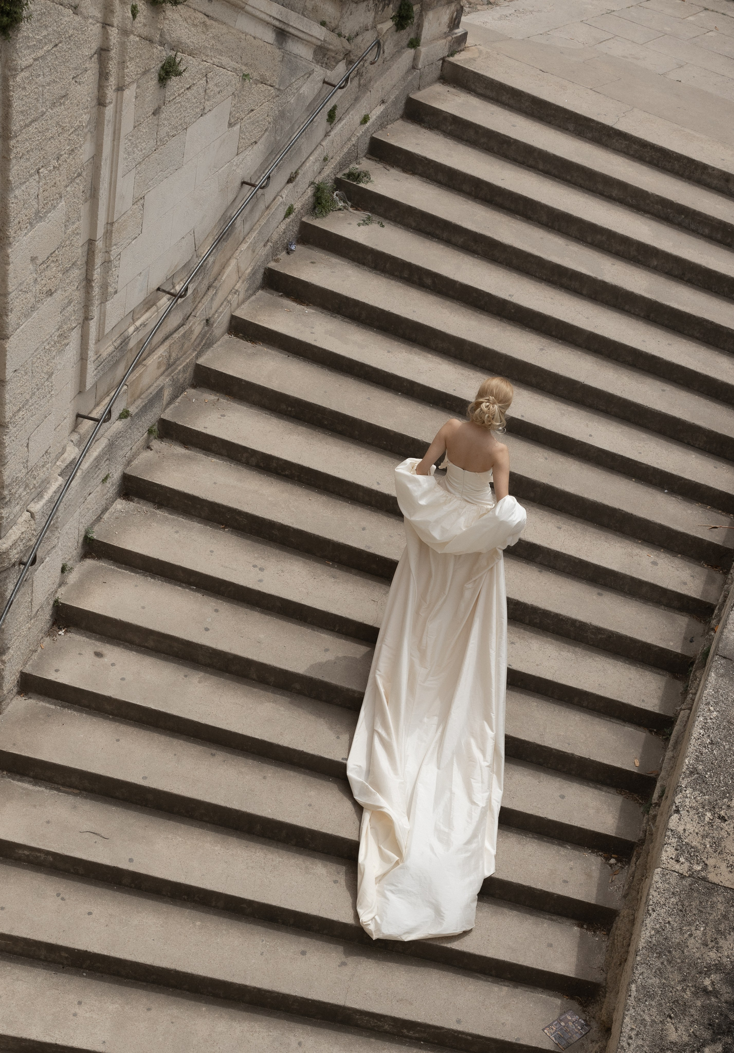 Nouveaux mariés. Histoires d’amour, séances photos de famille et de mariage en France