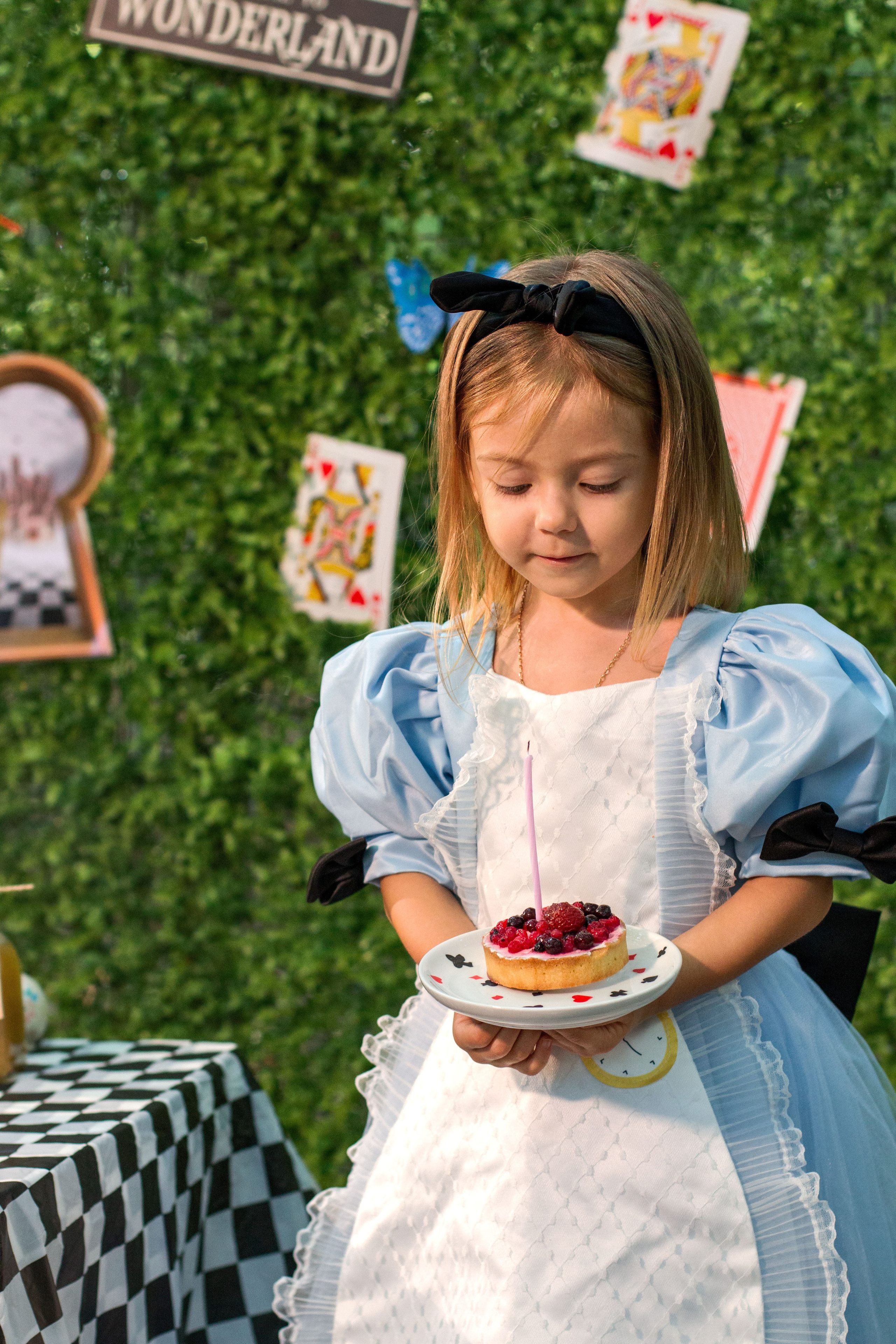 Алиса в стране чудес. Детский и семейный фотограф в г. Бельцы
