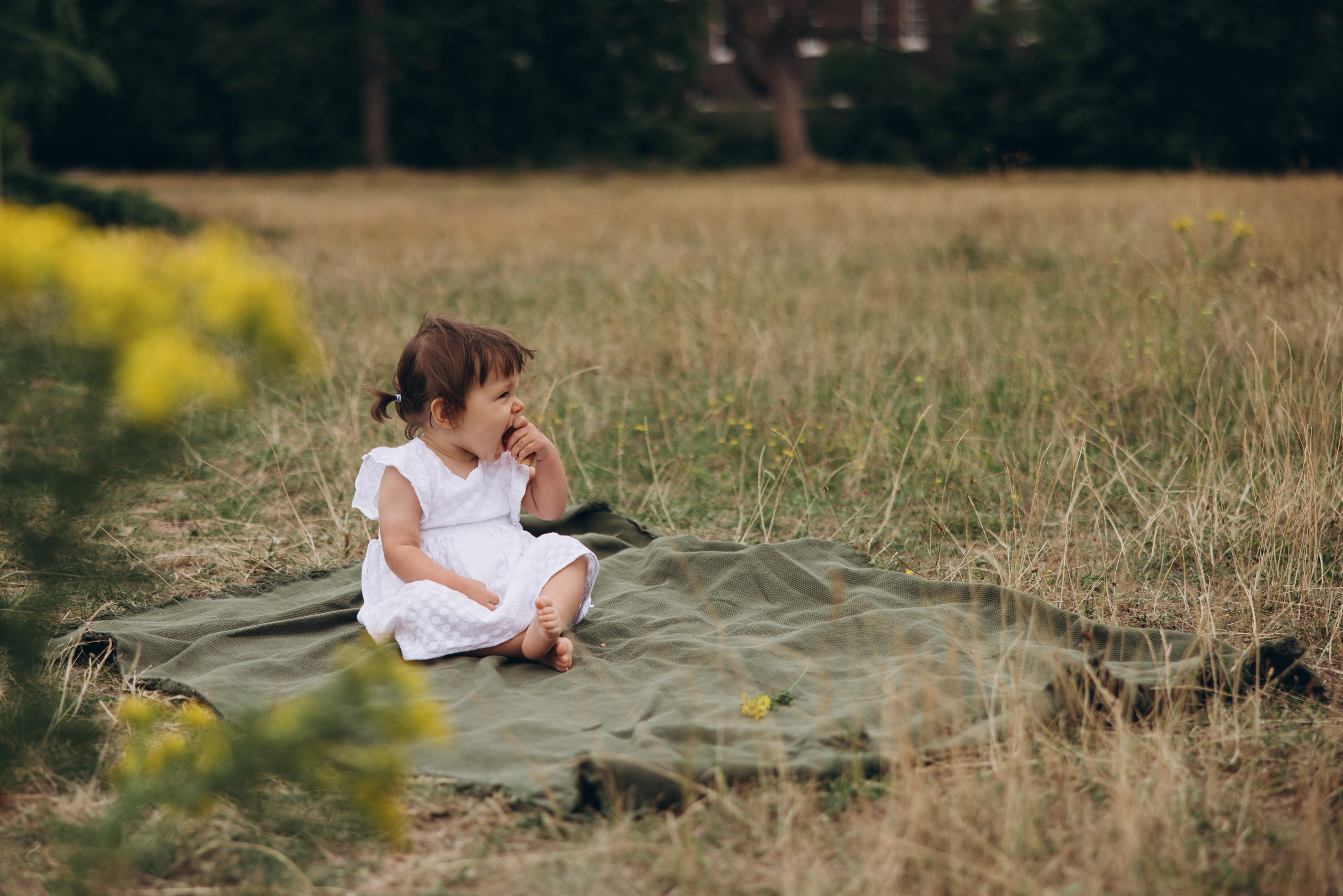 Milena with parents (Greenwich Park). Anastasia Klink, Photographer in London