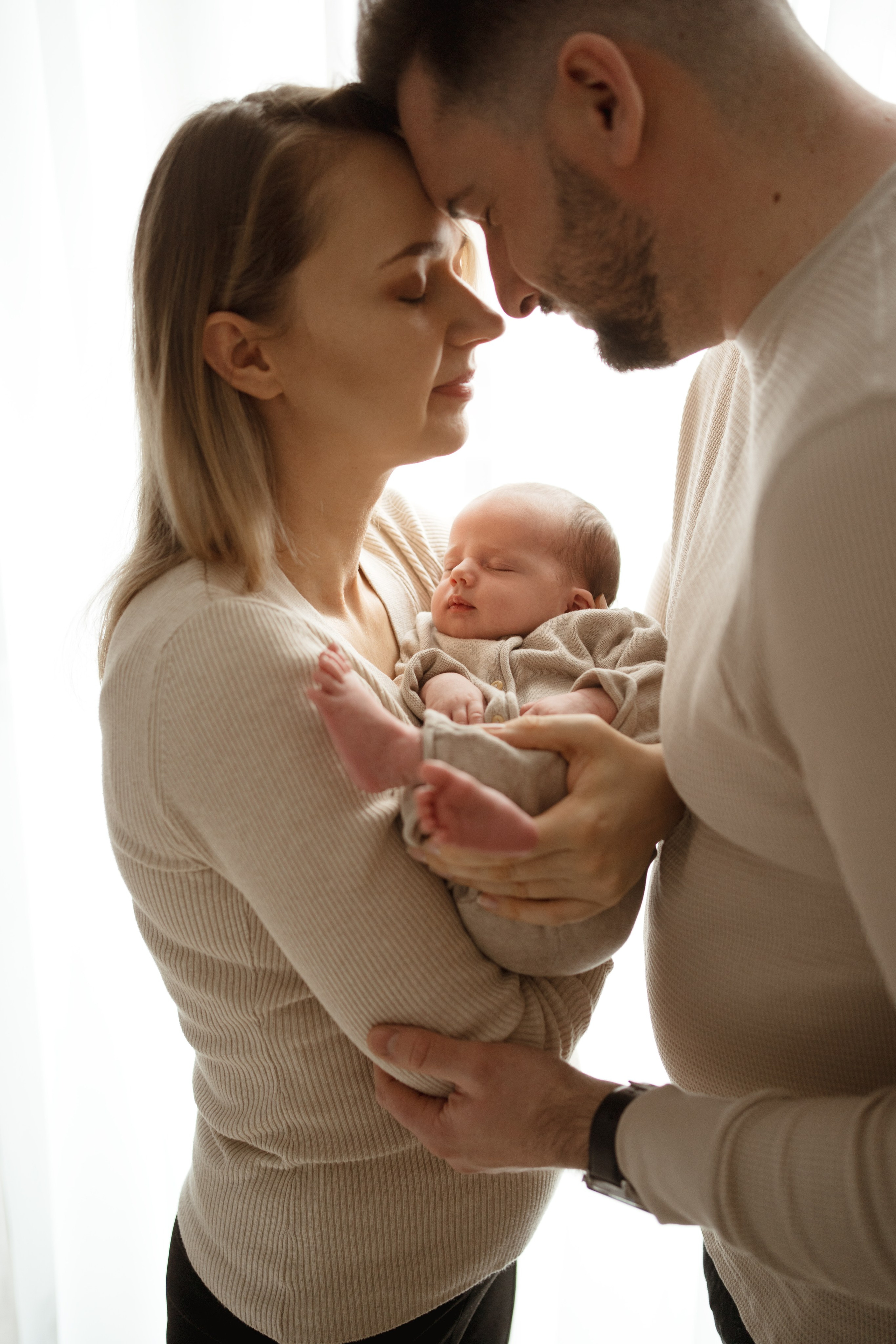 Sesja noworodkowa w domu. Fotograf Łódź - sesja ciążowa, noworodkowa, dziecięca. Studio w Łodzi