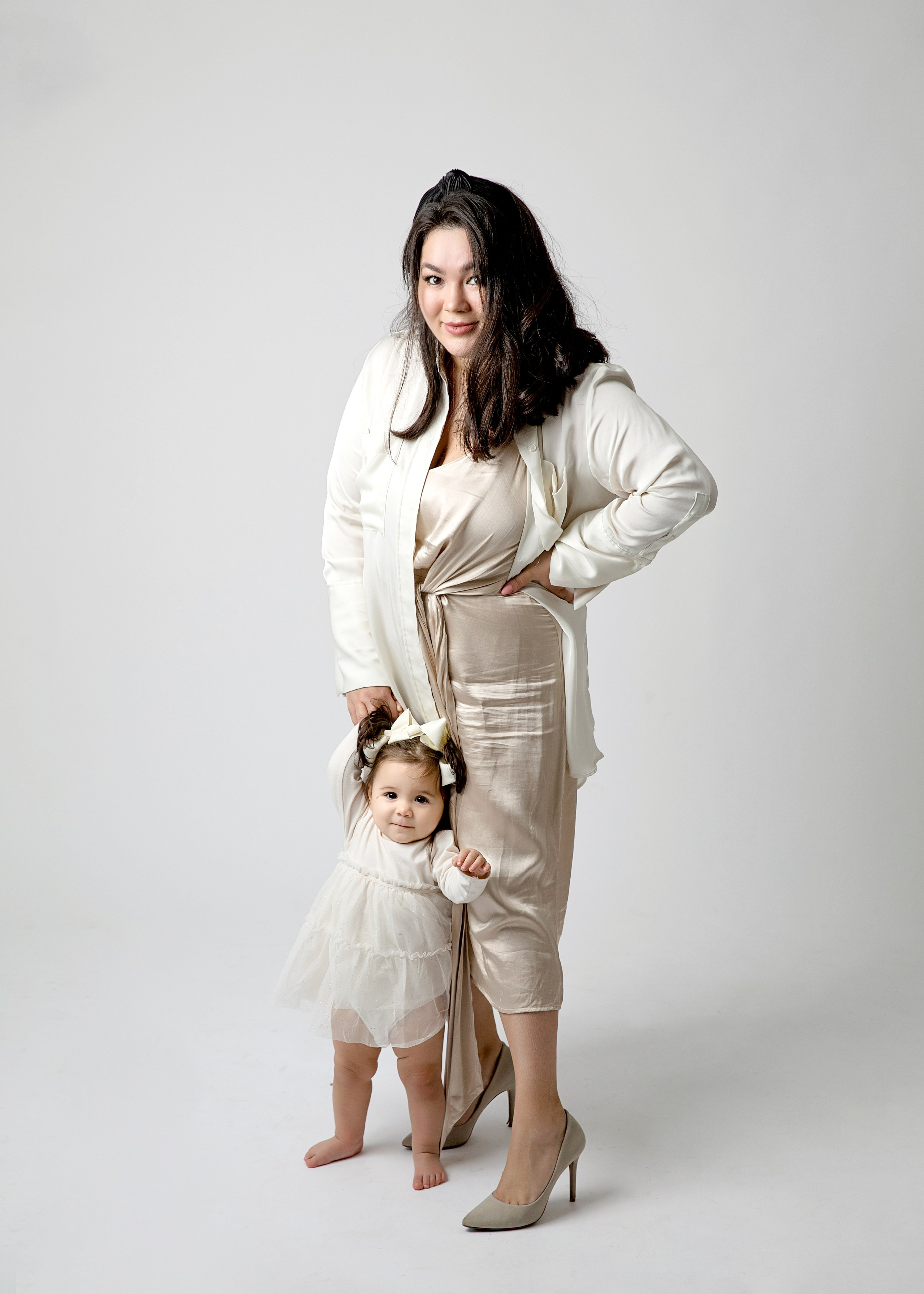 En familjefotografering i vår fotostudio som visar er glädje och samhörighet i varje bild