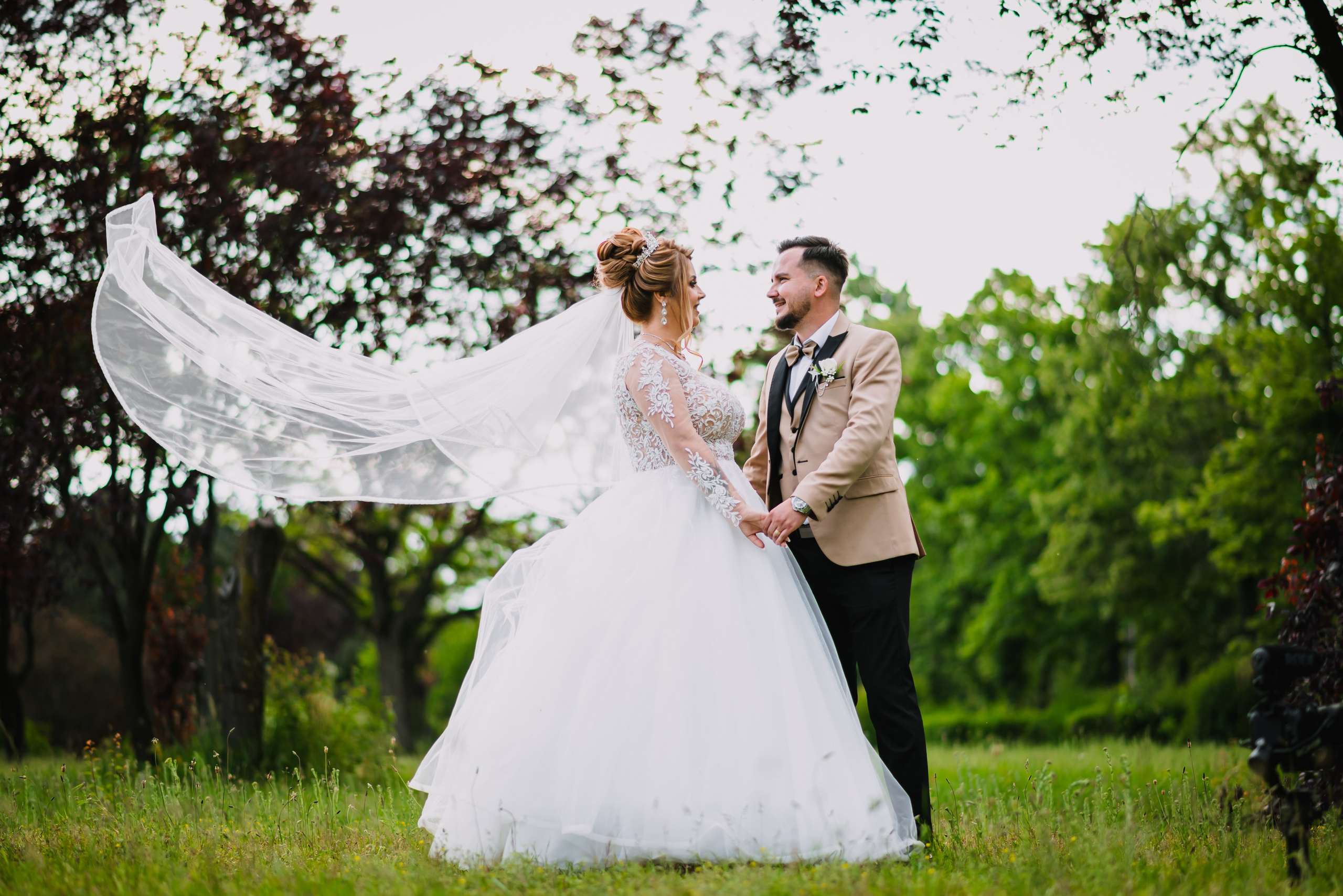 Fotografia de nuntă. Andrei Voicu Fotograf. Povești nescrise, surprinse atent