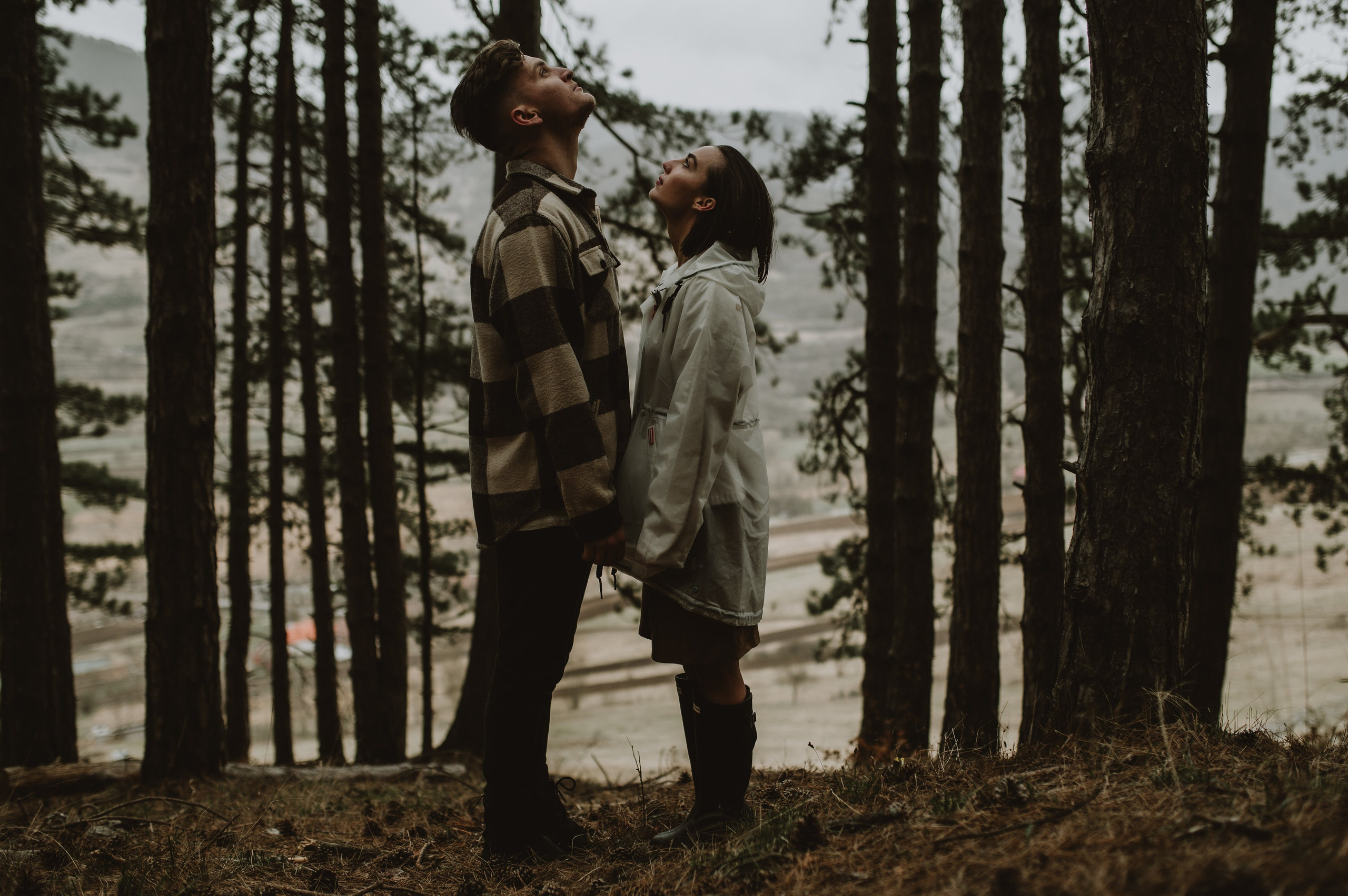 Sedinta foto de cuplu in munti, sedinta save the date pe munte. Proud Vision Weddings | Wedding Photography & Film — Servicii profesionale Foto Video Nunta Iasi