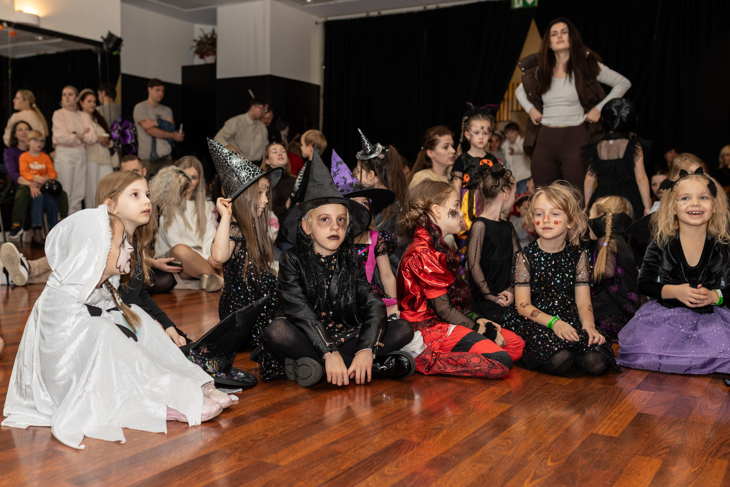 Leo dance studio Helloween 2025. Семейный и детский фотограф в Варшаве Мила Бобровская