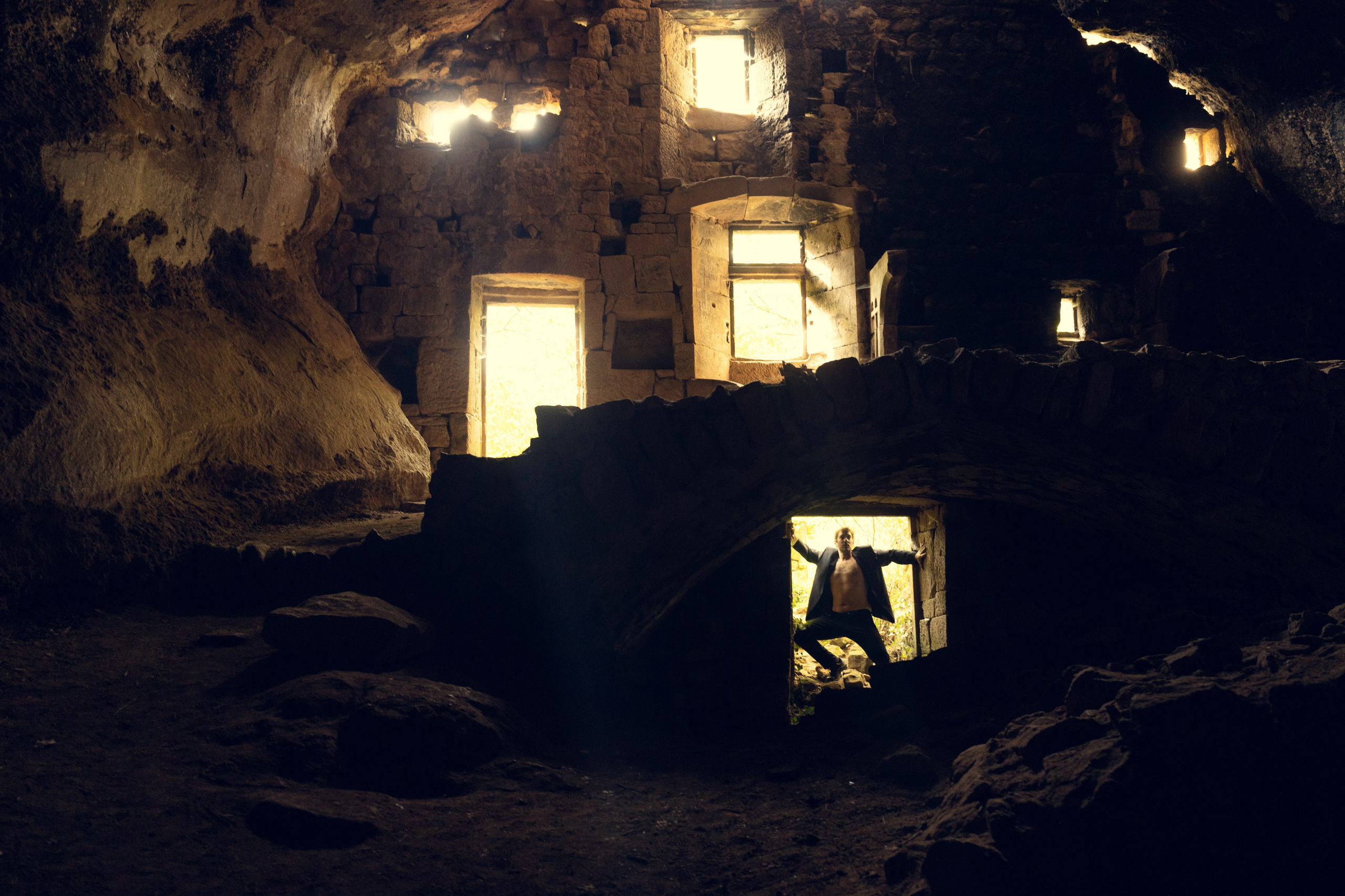 Portrait du portfolio d’un acteur Avignon Provence France. Histoires d’amour, séances photos de famille et de mariage en France