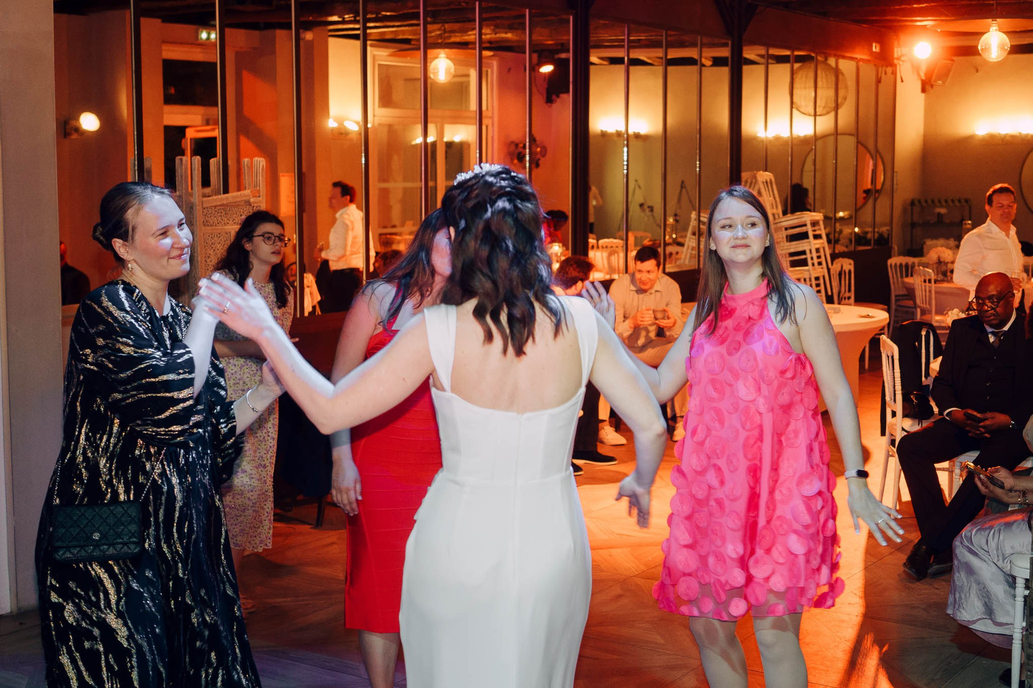 K& F, destination wedding photographer in L’Orangerie de l’Orée du Bois, France