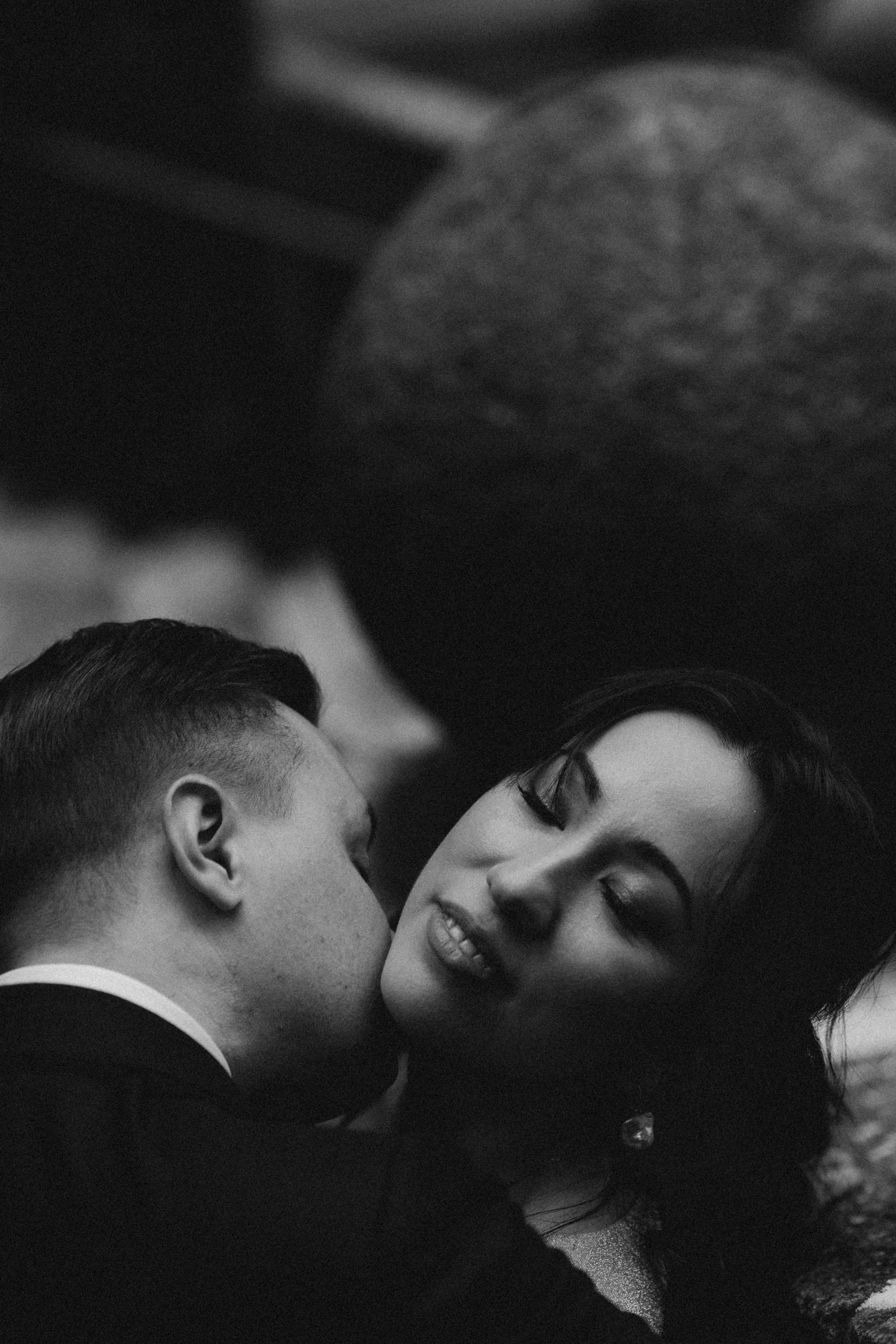 Wedding, city wedding, couple, lovestory, potrait. Wedding and portrait photographer in Helsinki Vickan O