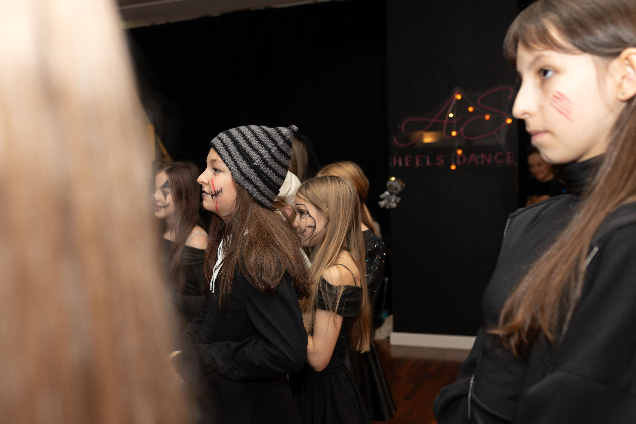 Leo dance studio Helloween 2025. Семейный и детский фотограф в Варшаве Мила Бобровская