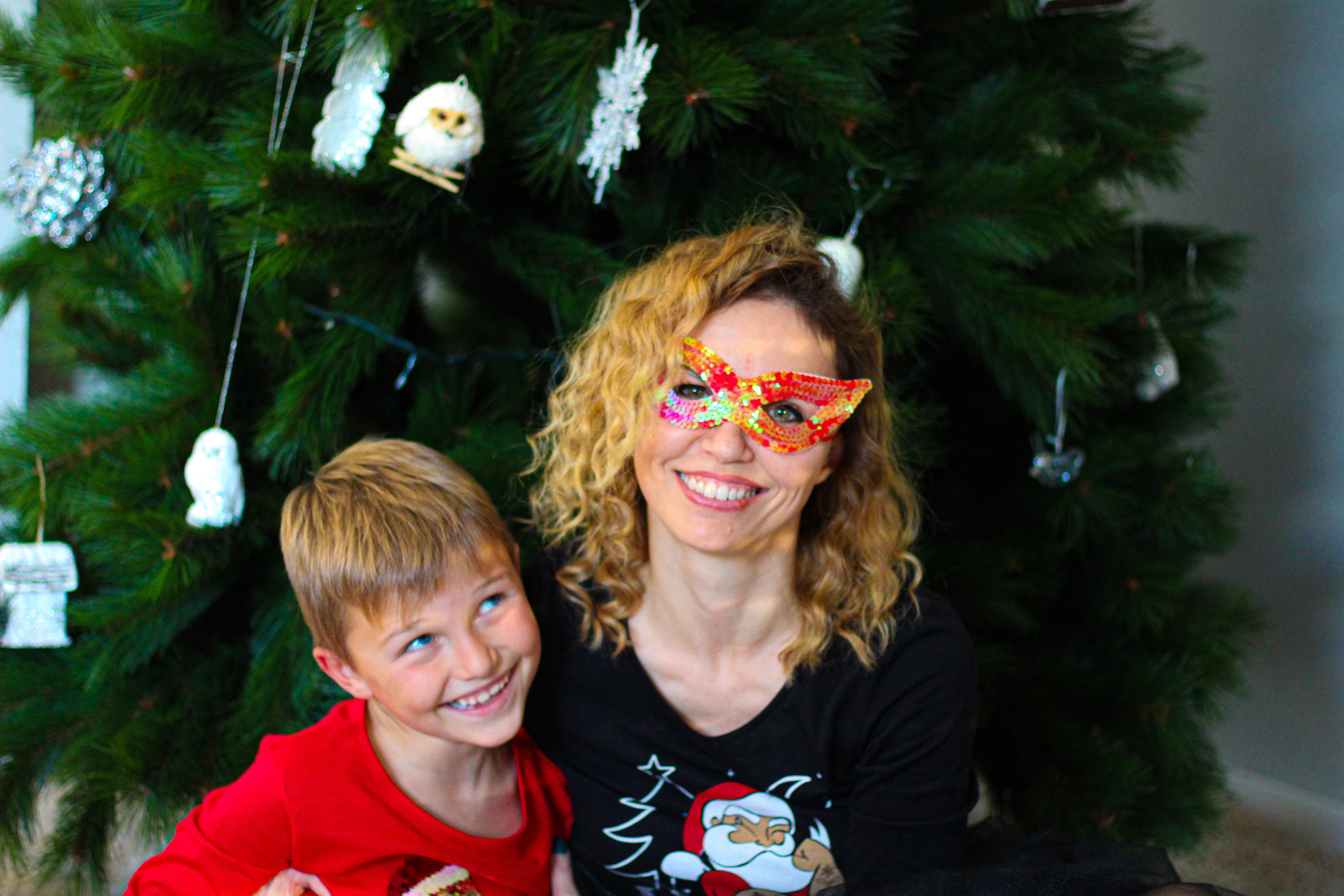 Navidad en casa. Irina con sus niños. Фотограф в Матаро, Барселона. Евгения Шихина