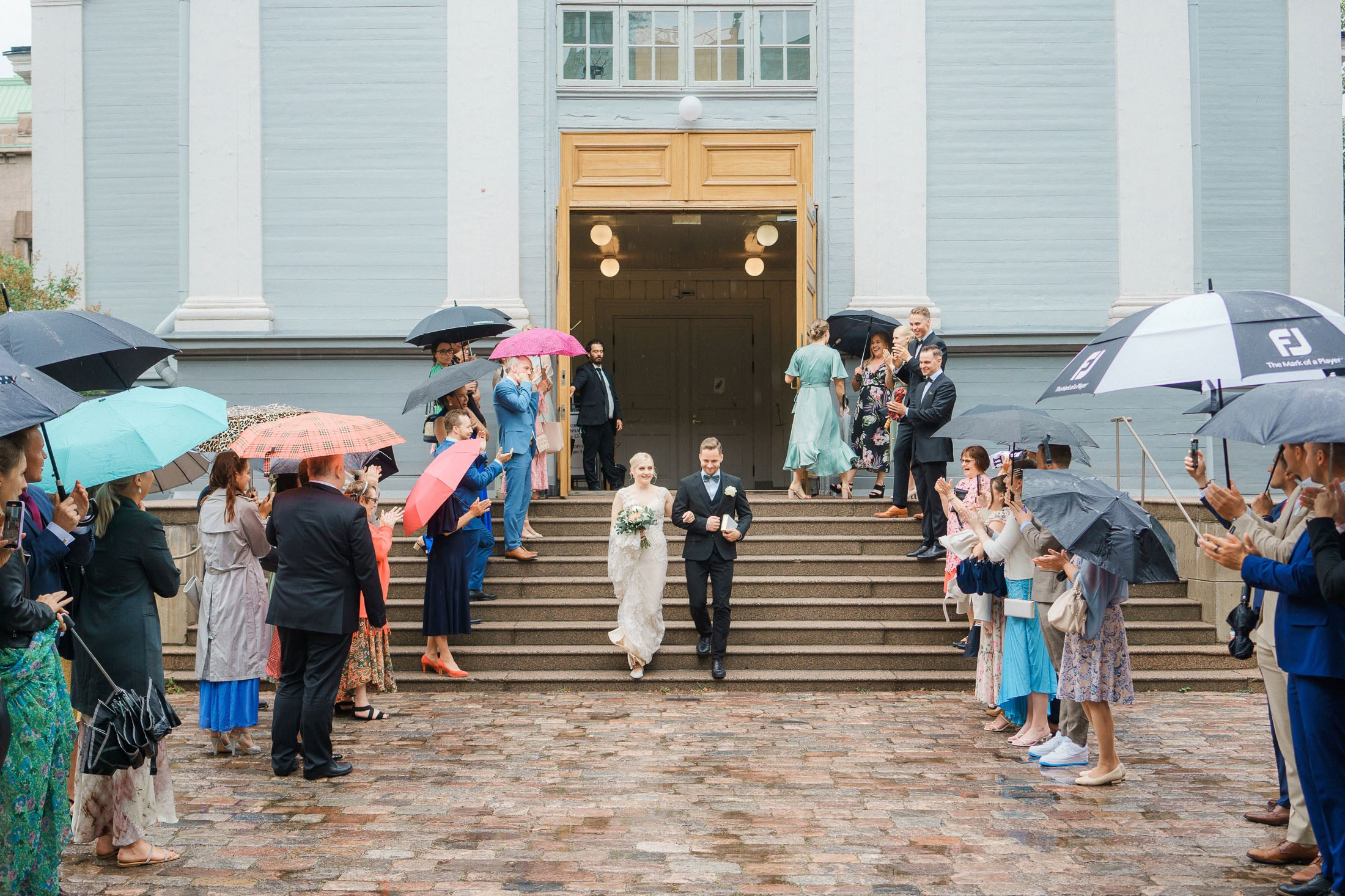 M&P, häävalokuvaus Klaus K, Rake-sali ja Helsingin vanha kirkko