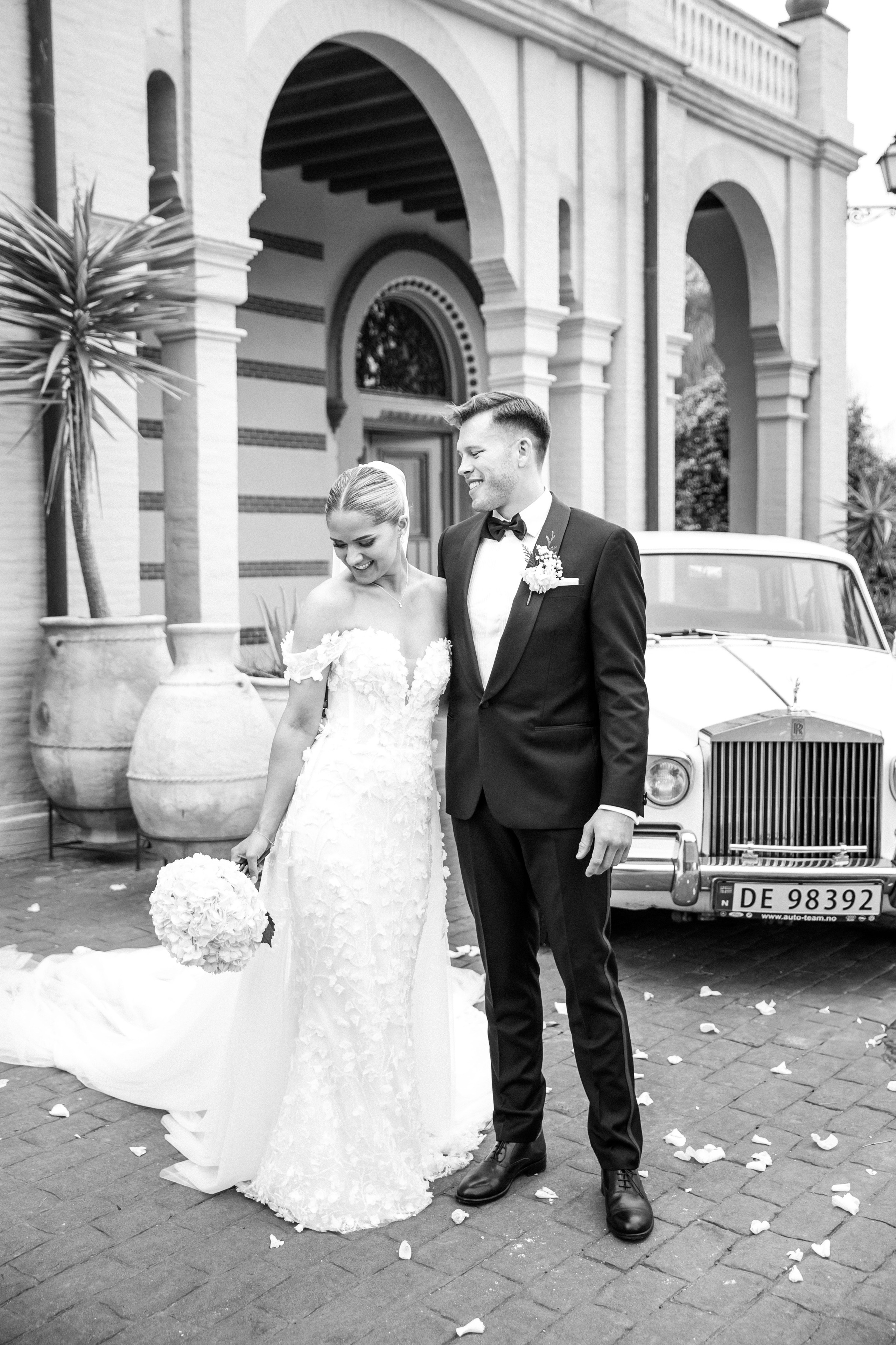 Classic black and white portrait of the bride and groom, emphasizing timeless elegance on their wedding day in Barcelona.