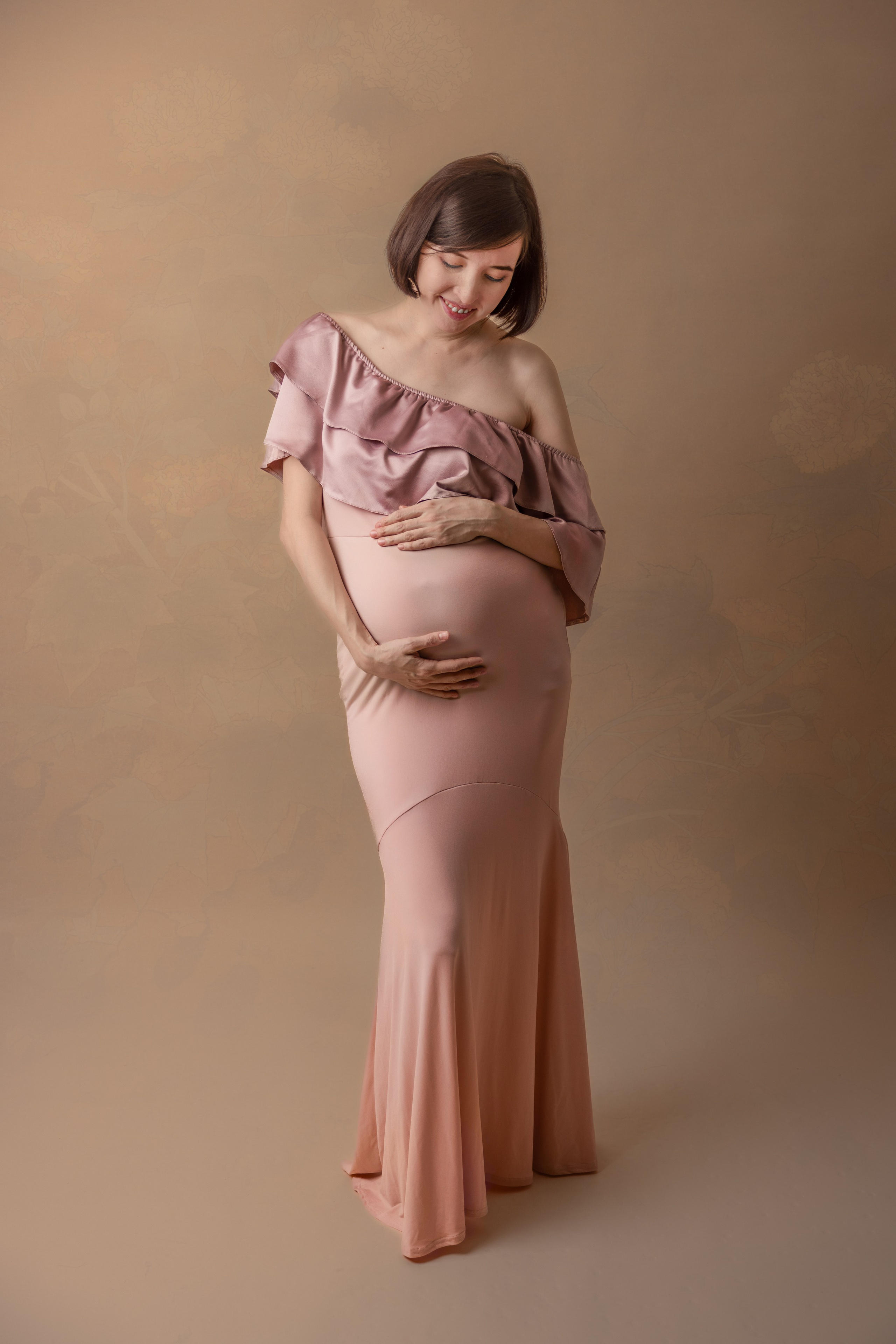 Maternity photoshoot in Dresden – soft and emotional pregnancy photography