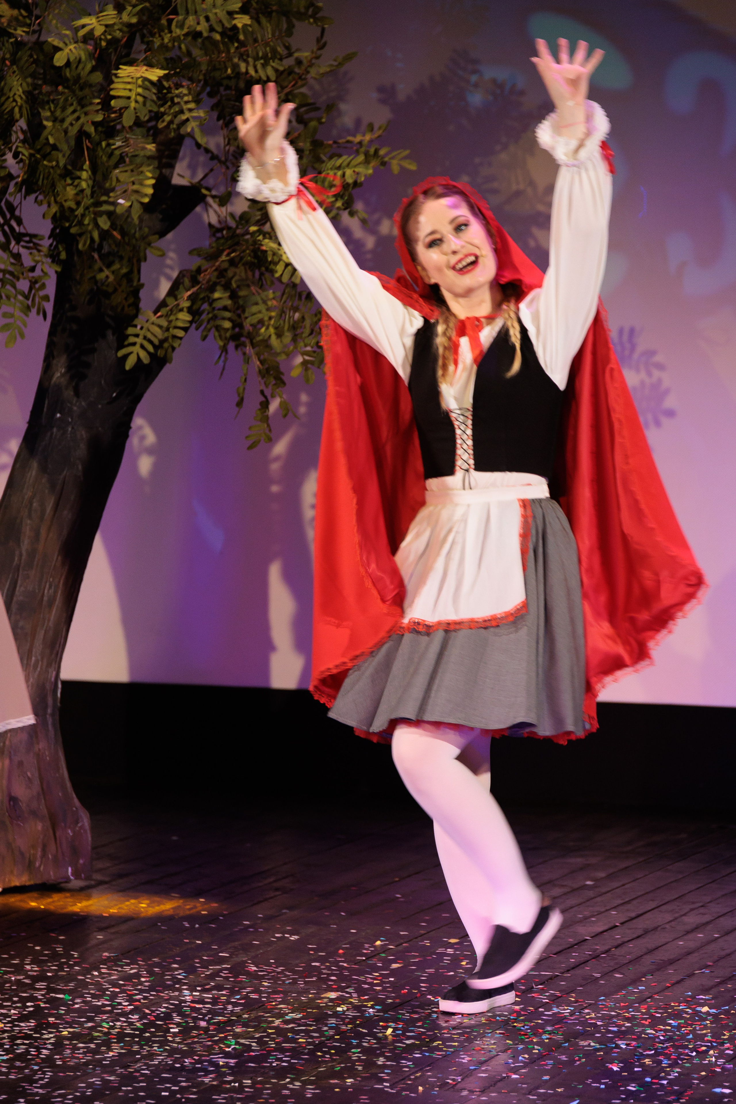 Povestea Scufita Rosie. Clounella. ✔️ Servicii foto si video in Chisinau Moldova - Cinematic.md