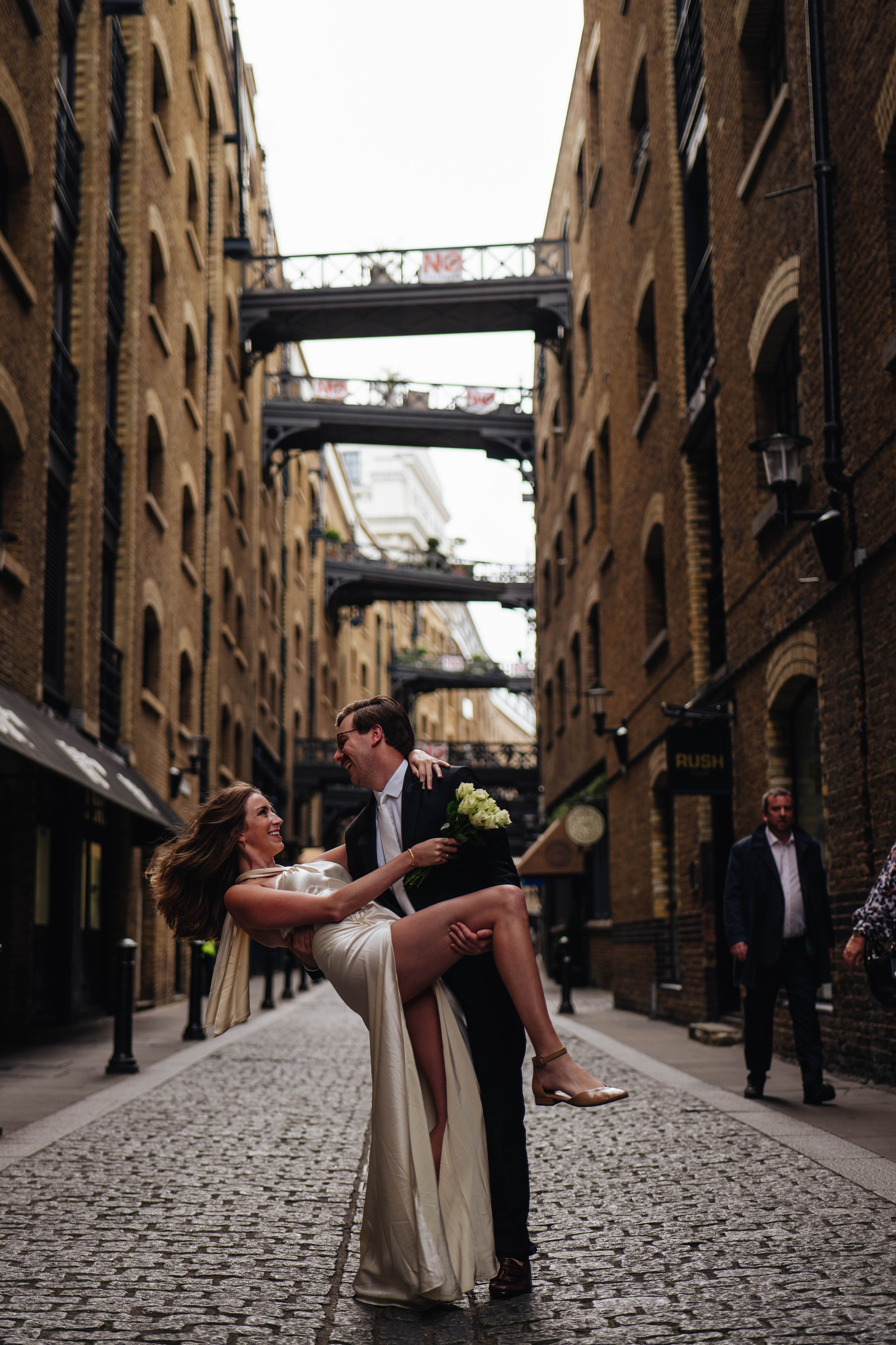 Love near Tower. Wedding and family photographer in London