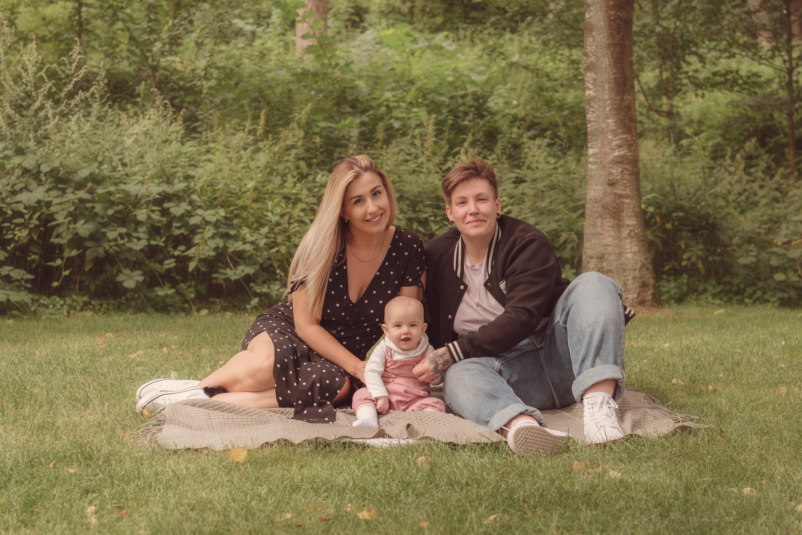 Hayley & Katja. Maternity Newborn and Family photographer Hamburg Claire Hambley