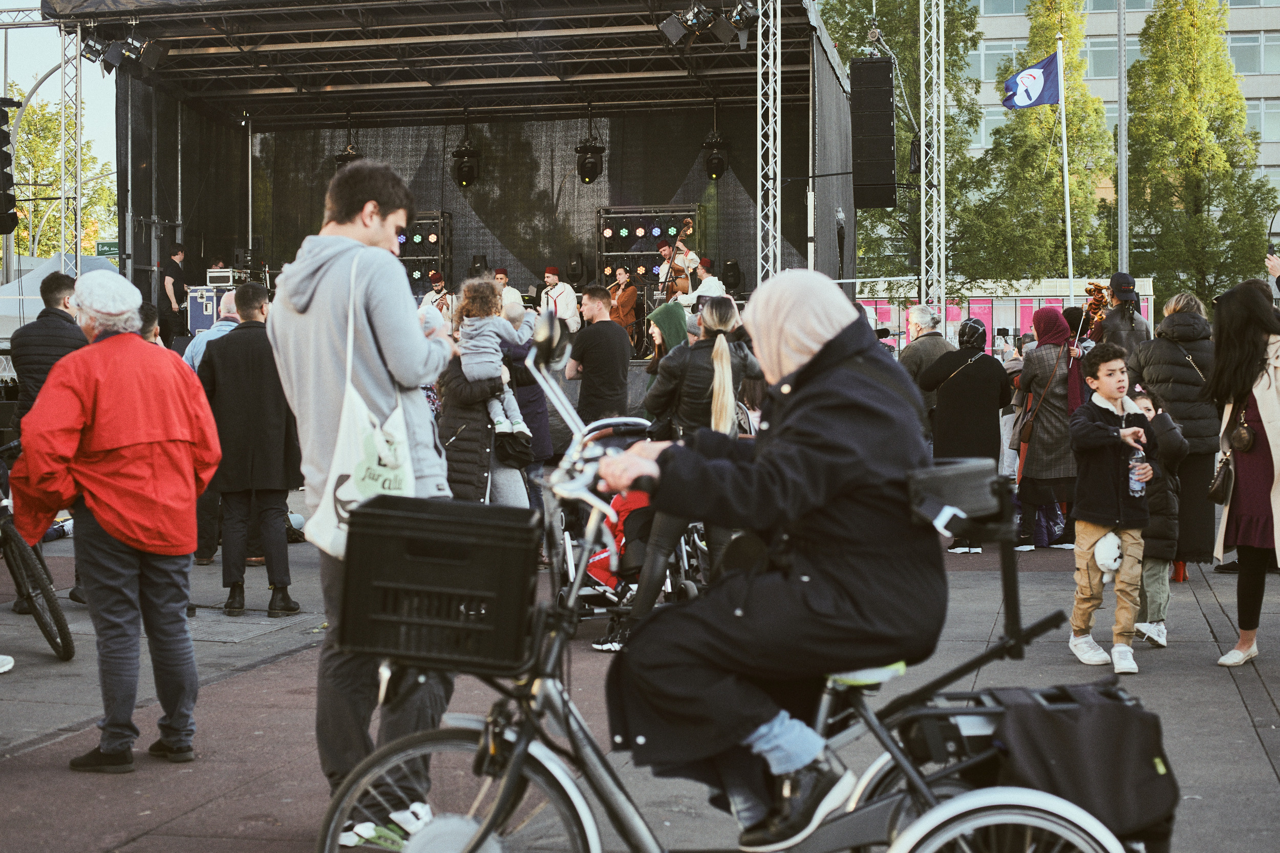 Documentary photoshoot of Maydan Festival 2022. Portrait Photographer in Brussels & Amsterdam — Victoria Ushkanova