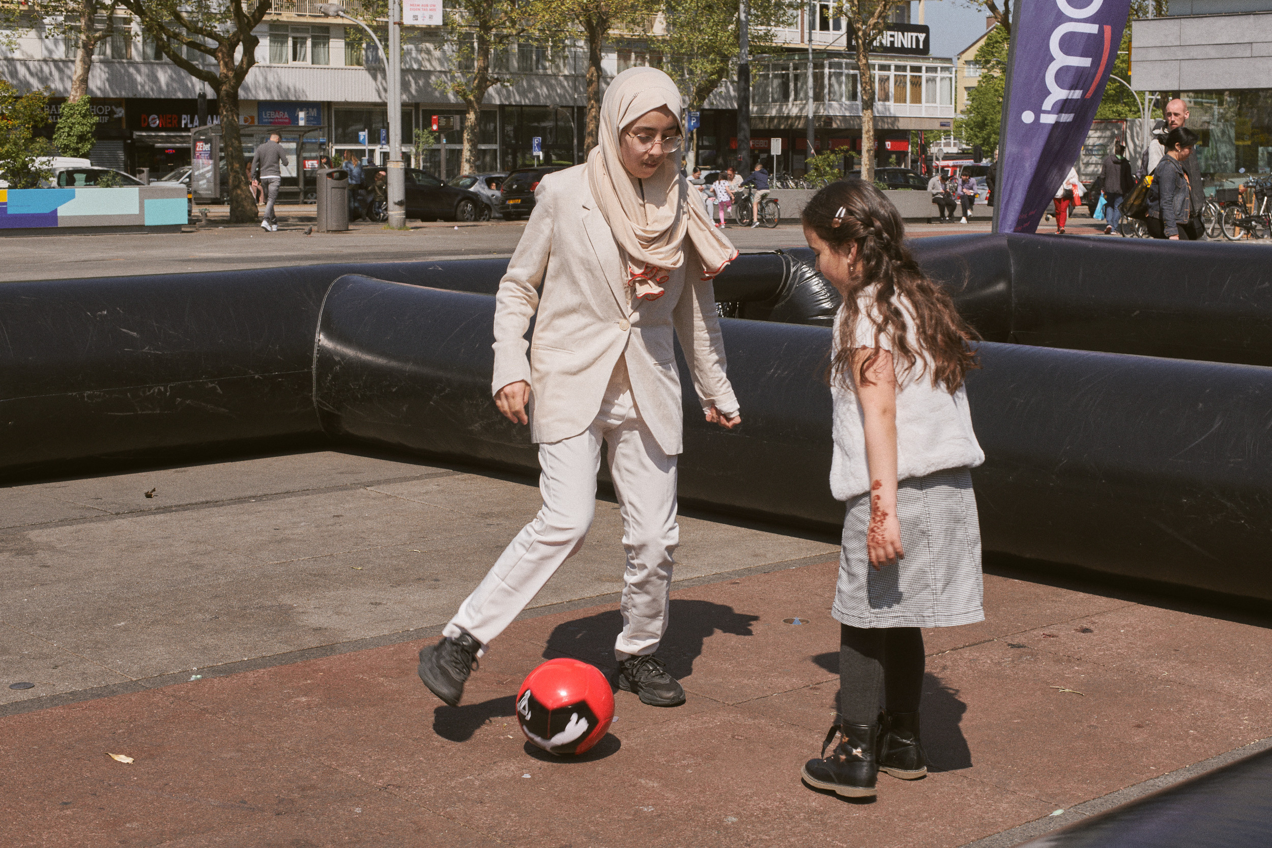 Documentary photoshoot of Maydan Festival 2022. Portrait Photographer in Brussels & Amsterdam — Victoria Ushkanova