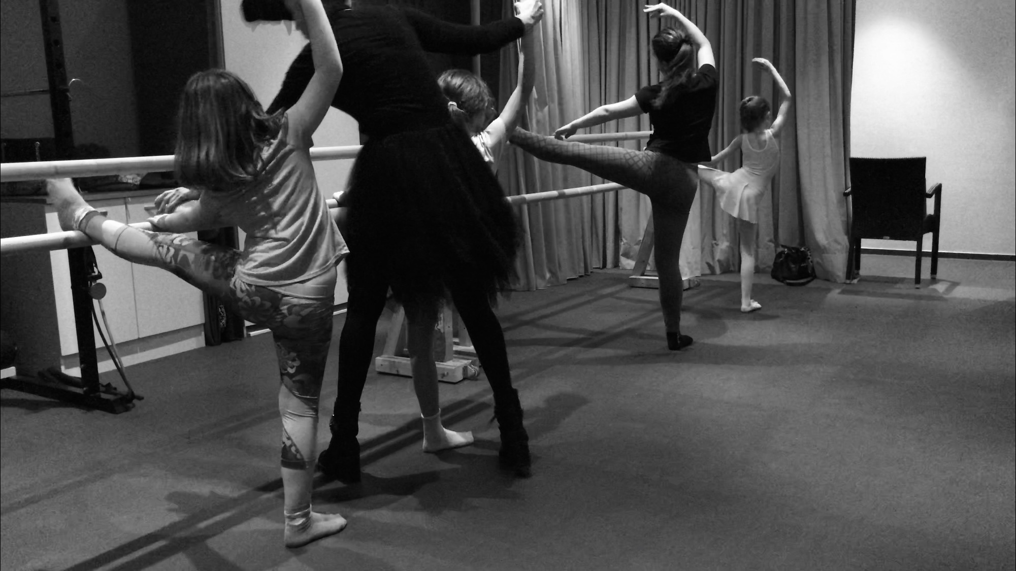 Professeur de danse. Mannequins, design, decoration, handmade, photographe…