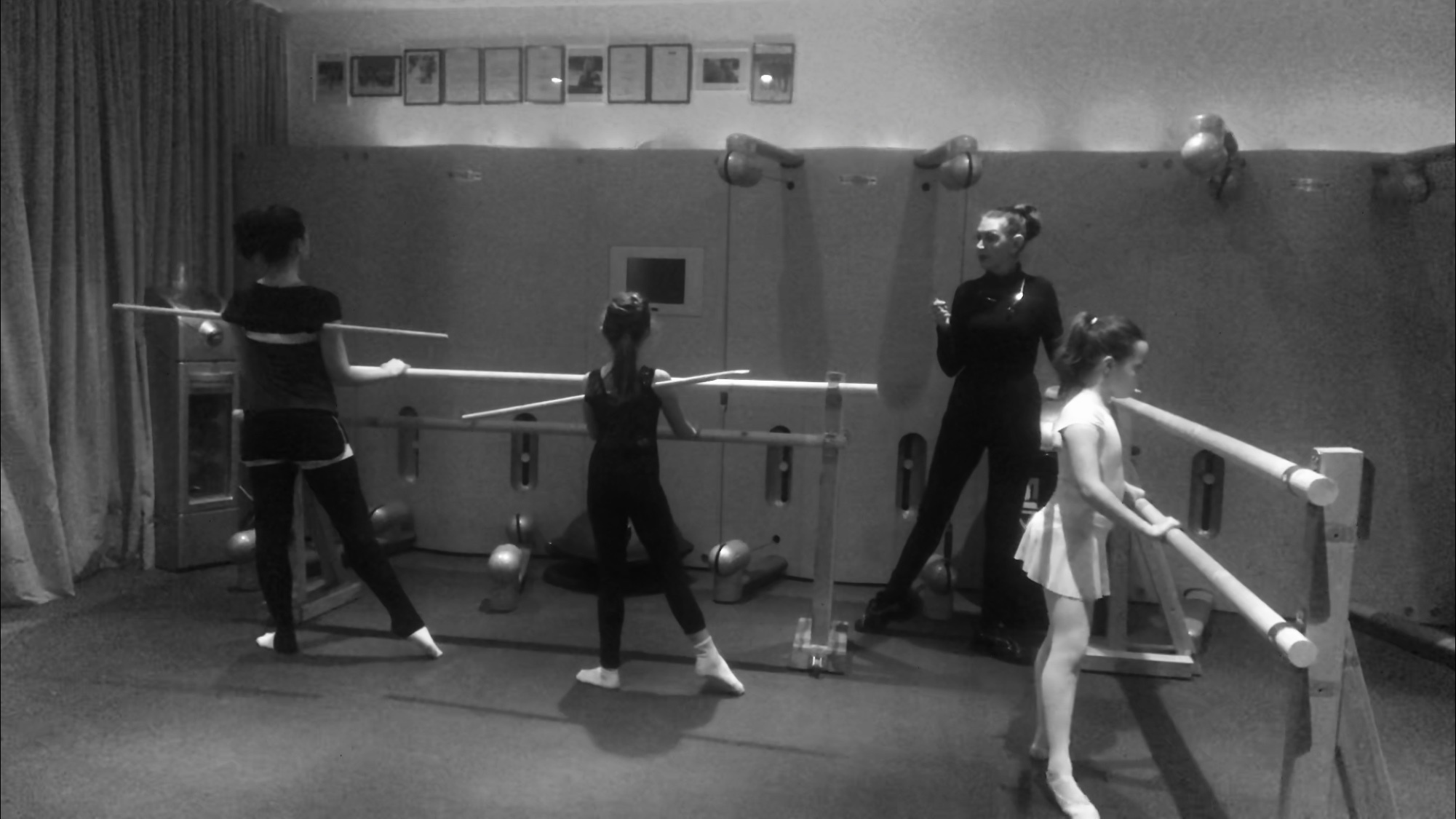 Professeur de danse. Mannequins, design, decoration, handmade, photographe…