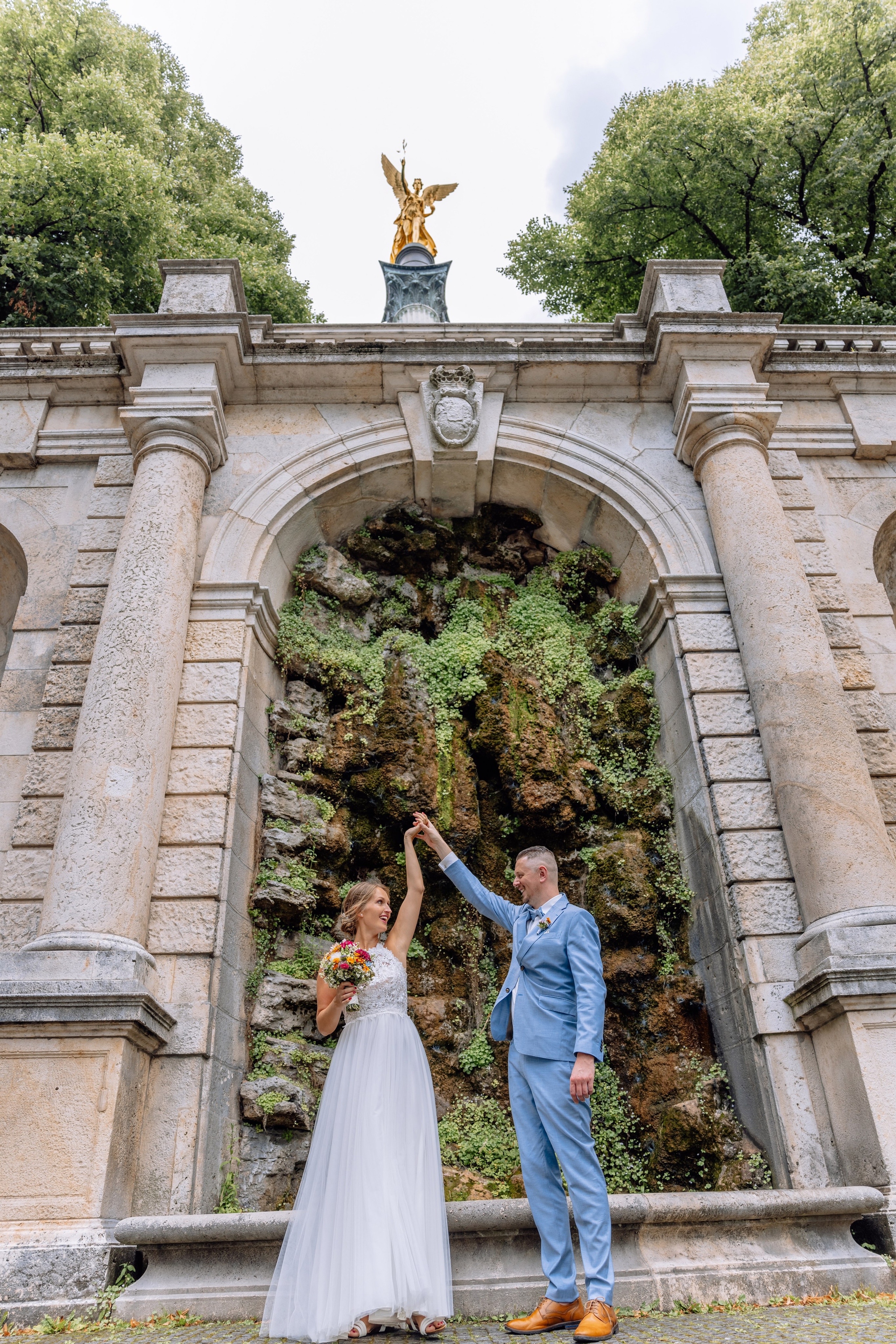 Sandra und Kevin: Standesamt Unterföring und Friedensengel. Hochzeitsfotograf München Taufe Familienfotograf Tanja Mauke