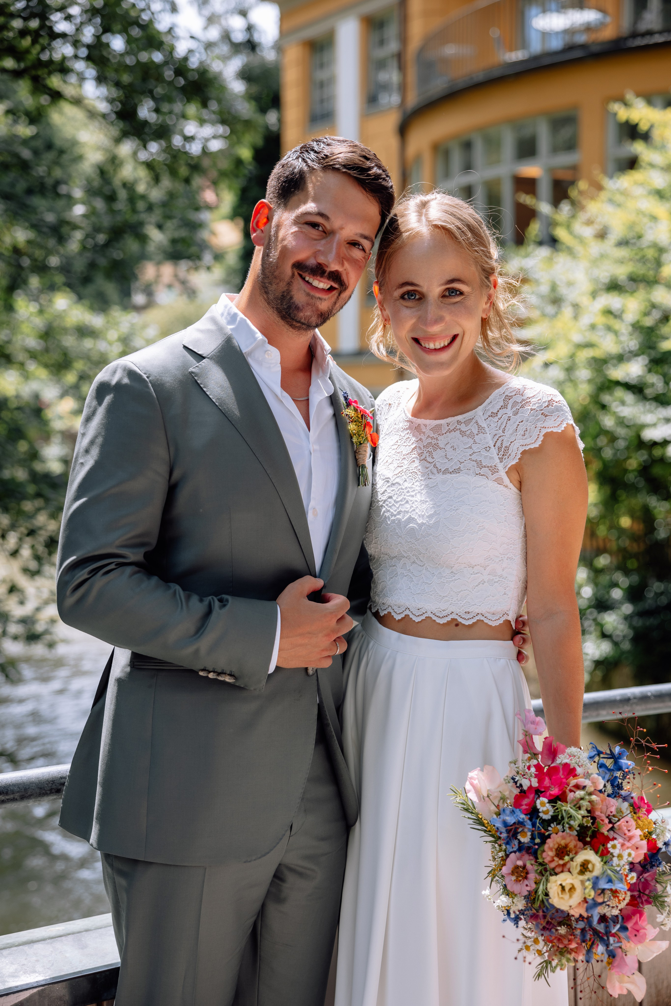 Sommerliche Hochzeitsfotos im Standesamt Mandlstraße & Schwabing. Hochzeitsfotograf München Taufe Familienfotograf Tanja Mauke