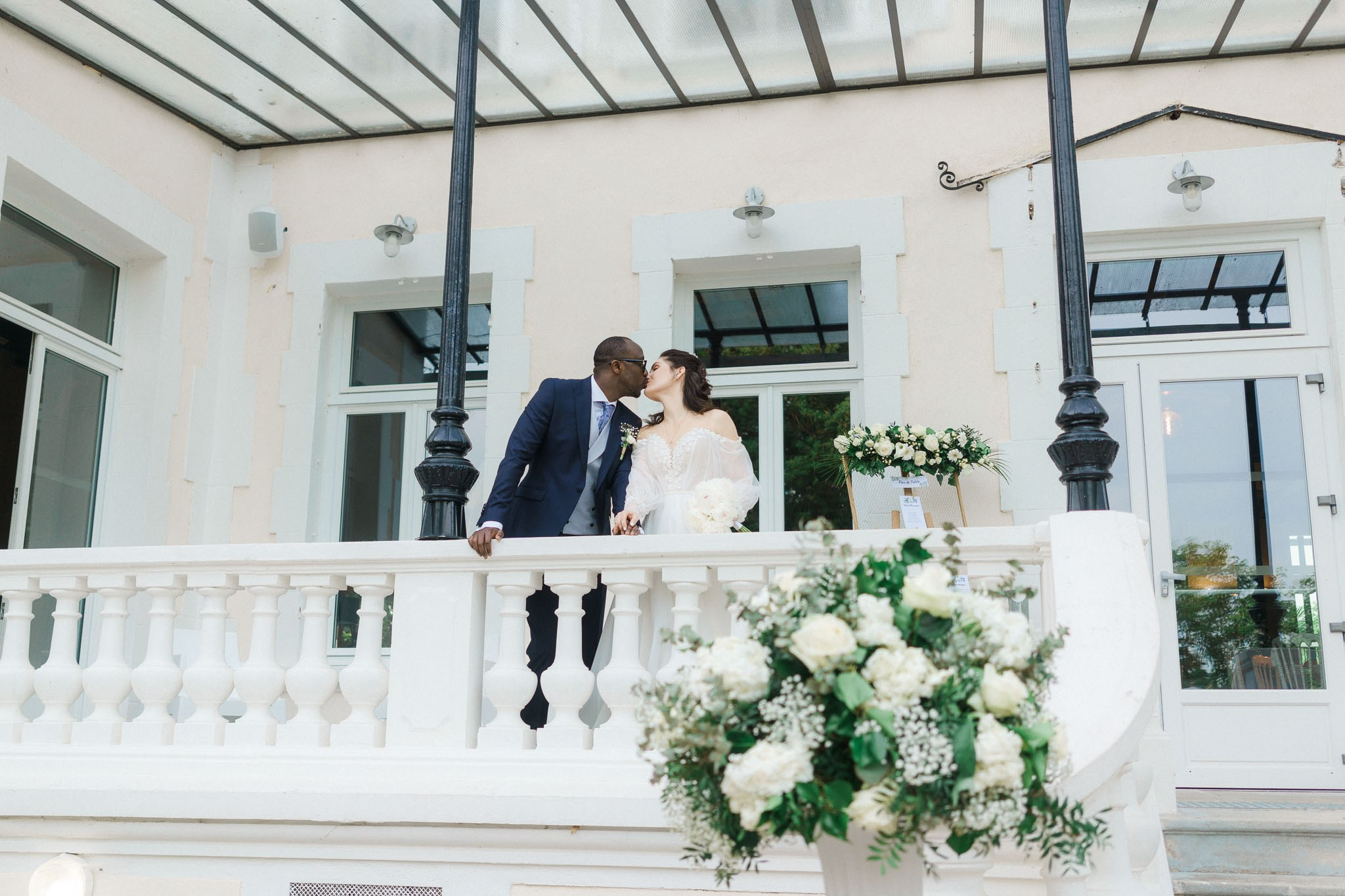 K& F, destination wedding photographer in L’Orangerie de l’Orée du Bois, France