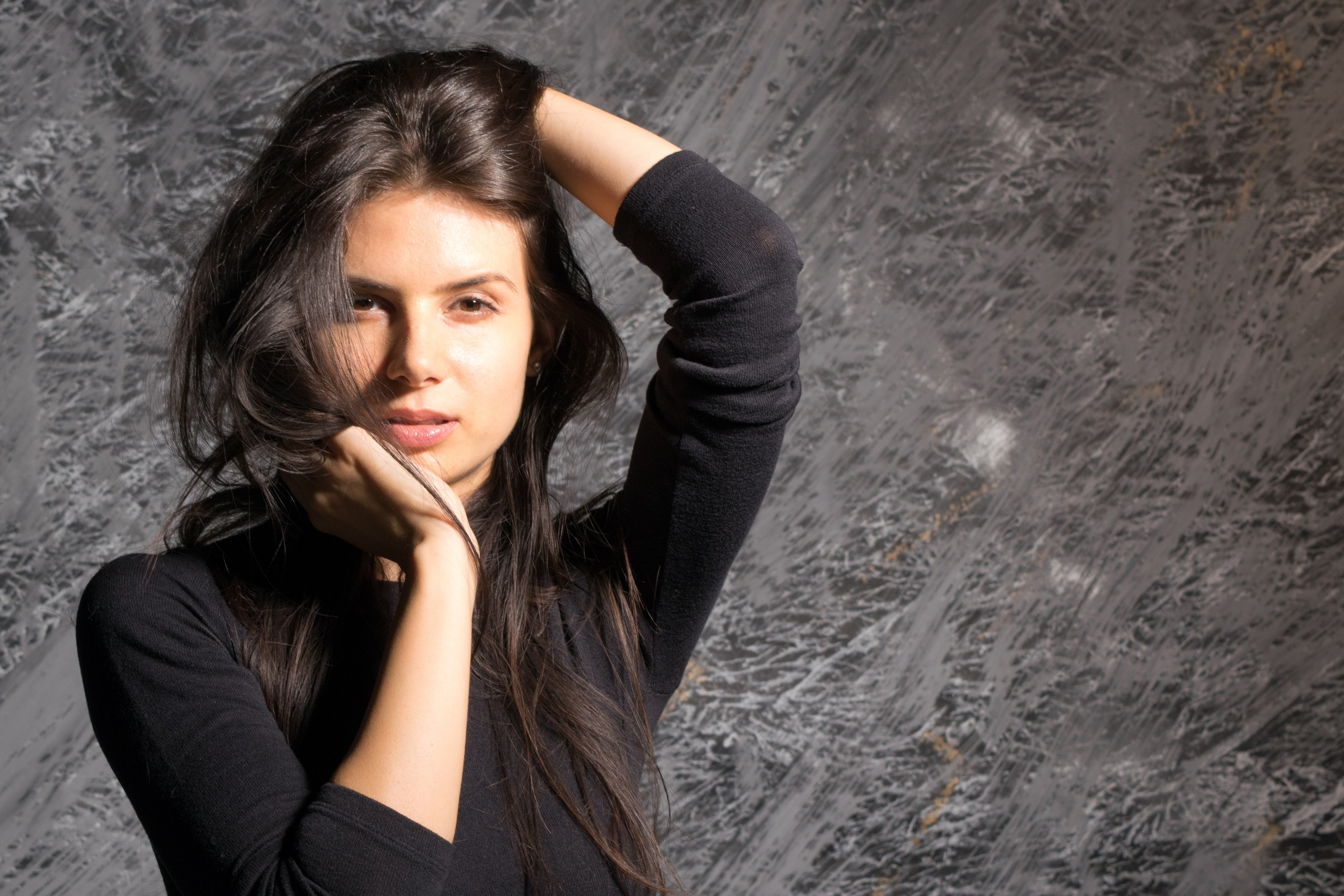 Sedinta foto studio, fotograf de portret, fotografii fashion, fotograf model, fotografii rochie neagra, fotografie profesionala de studio