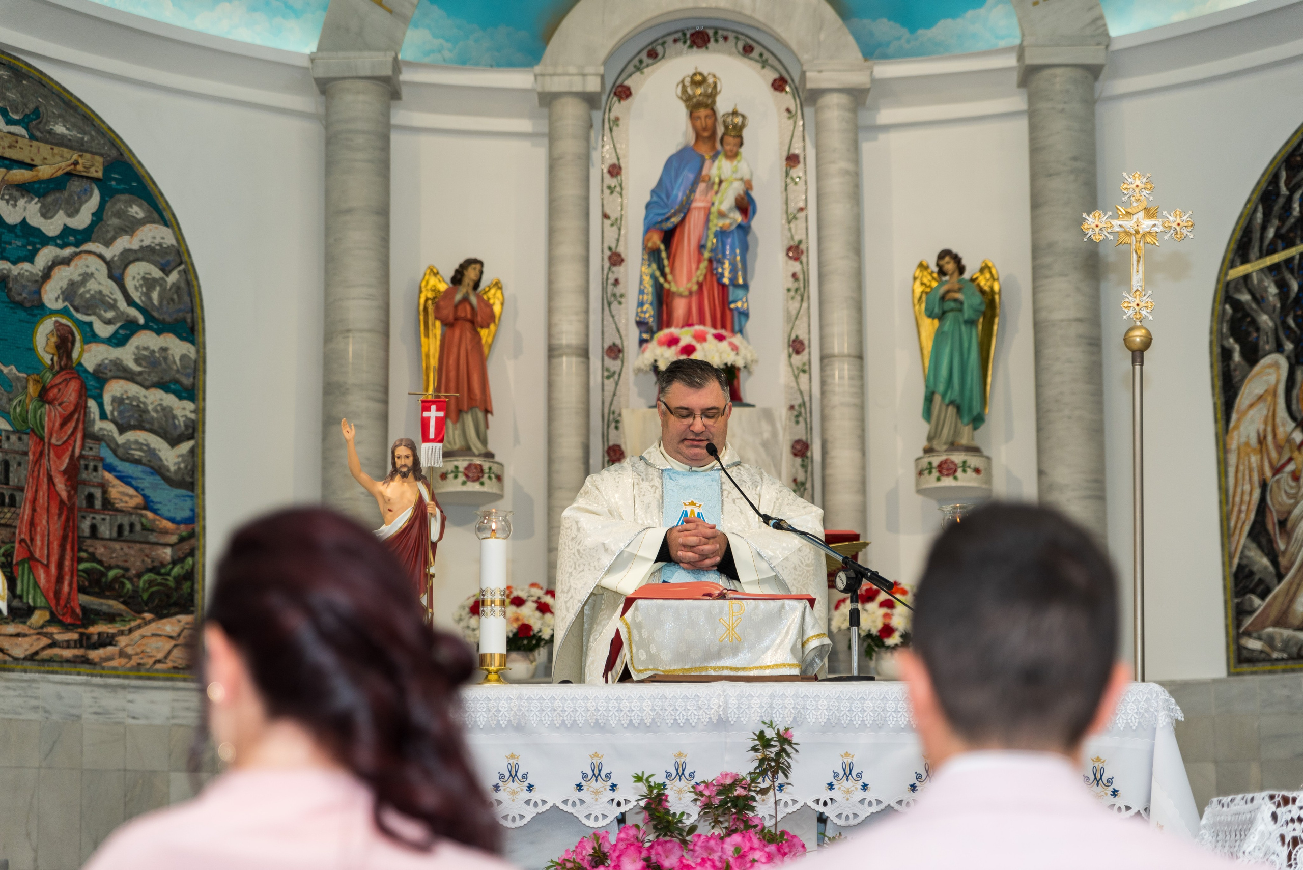 Fotograf botez catolic, sedinta foto biserică, fotografii cu bebe, fotograf profesionist botez Bucuresti, sedinta foto de familie, sedinta foto cu bebe, fotografii la botez acasa, fotografii pregatiri bebe, botezul bebelusului, obiceiuri la botez, fotograf pentru botez, oferta foto botez, fotograf profesionist Bucuresti, botezul.