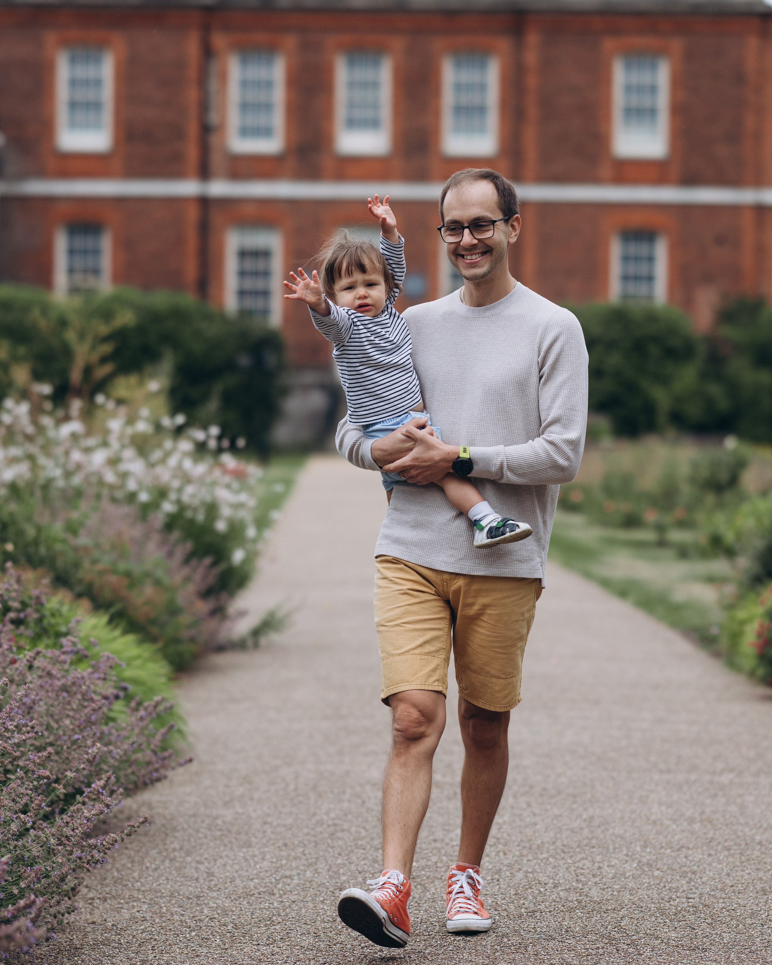 Milena with parents (Greenwich Park). Anastasia Klink, Photographer in London