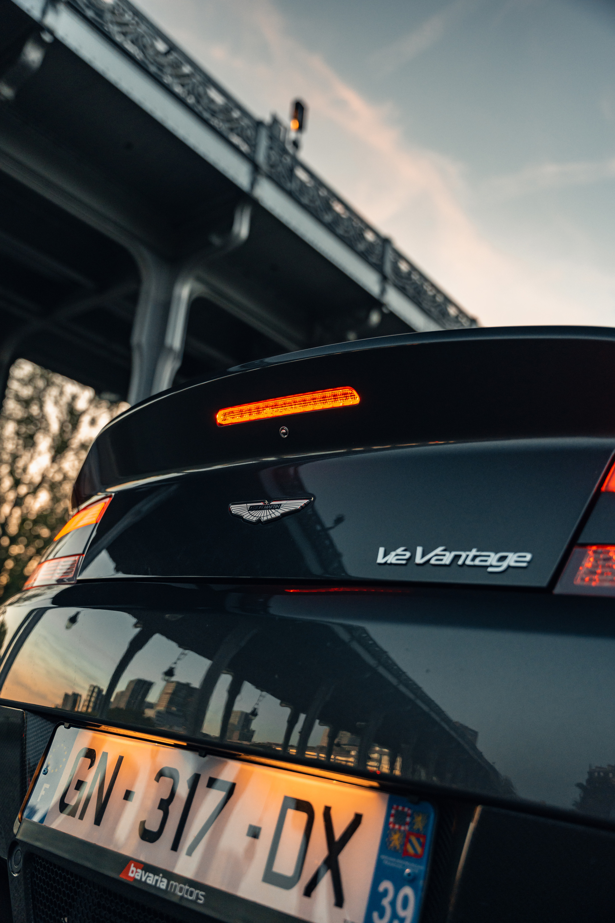 Aston Martin Vantage. Photographe de voitures à Paris — Vitalii Motruk