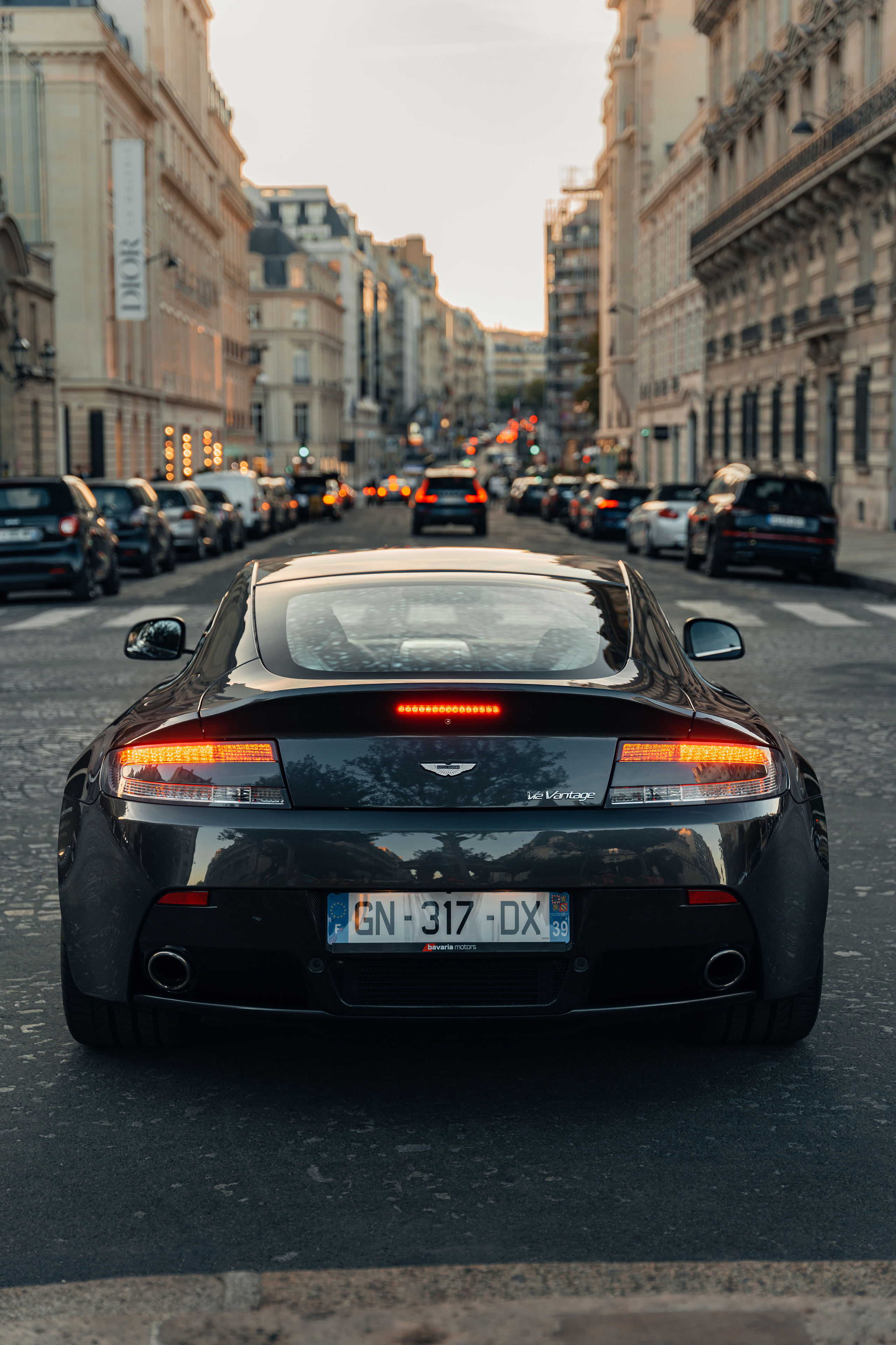 Aston Martin Vantage. Photographe de voitures à Paris — Vitalii Motruk