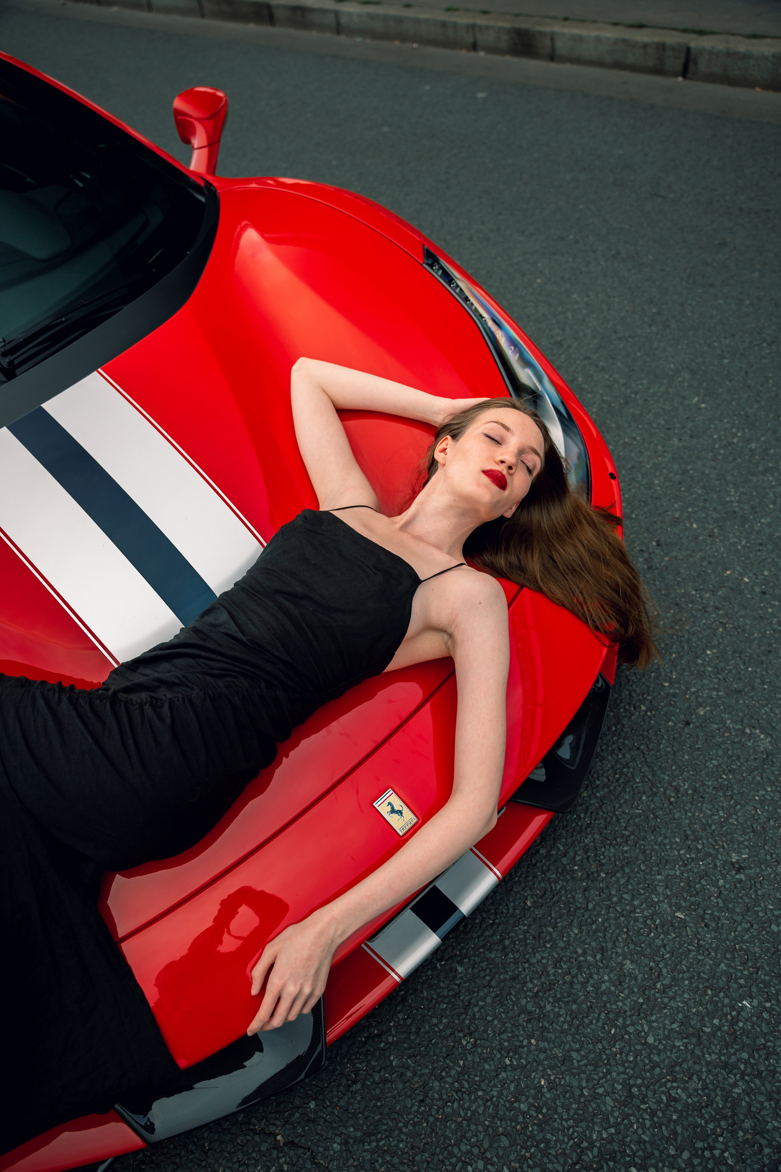 Kate x Ferrari 488 Pista. Photographe de voitures à Paris — Vitalii Motruk
