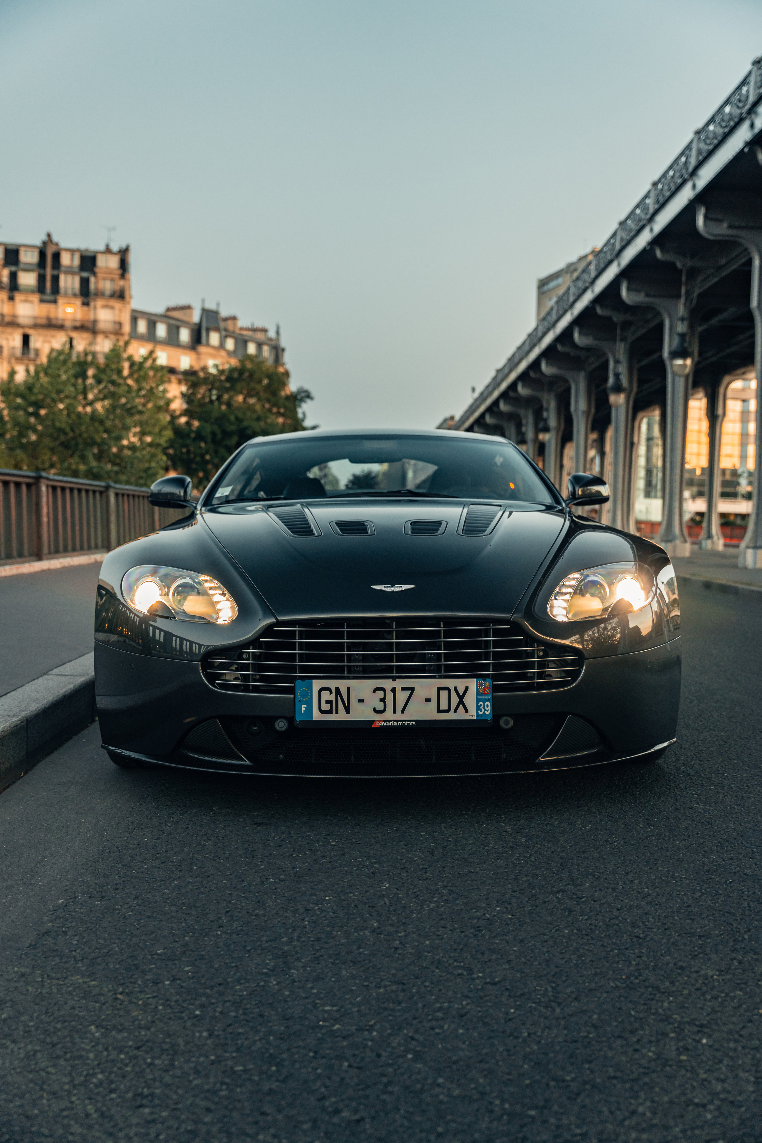 Aston Martin Vantage. Photographe de voitures à Paris — Vitalii Motruk