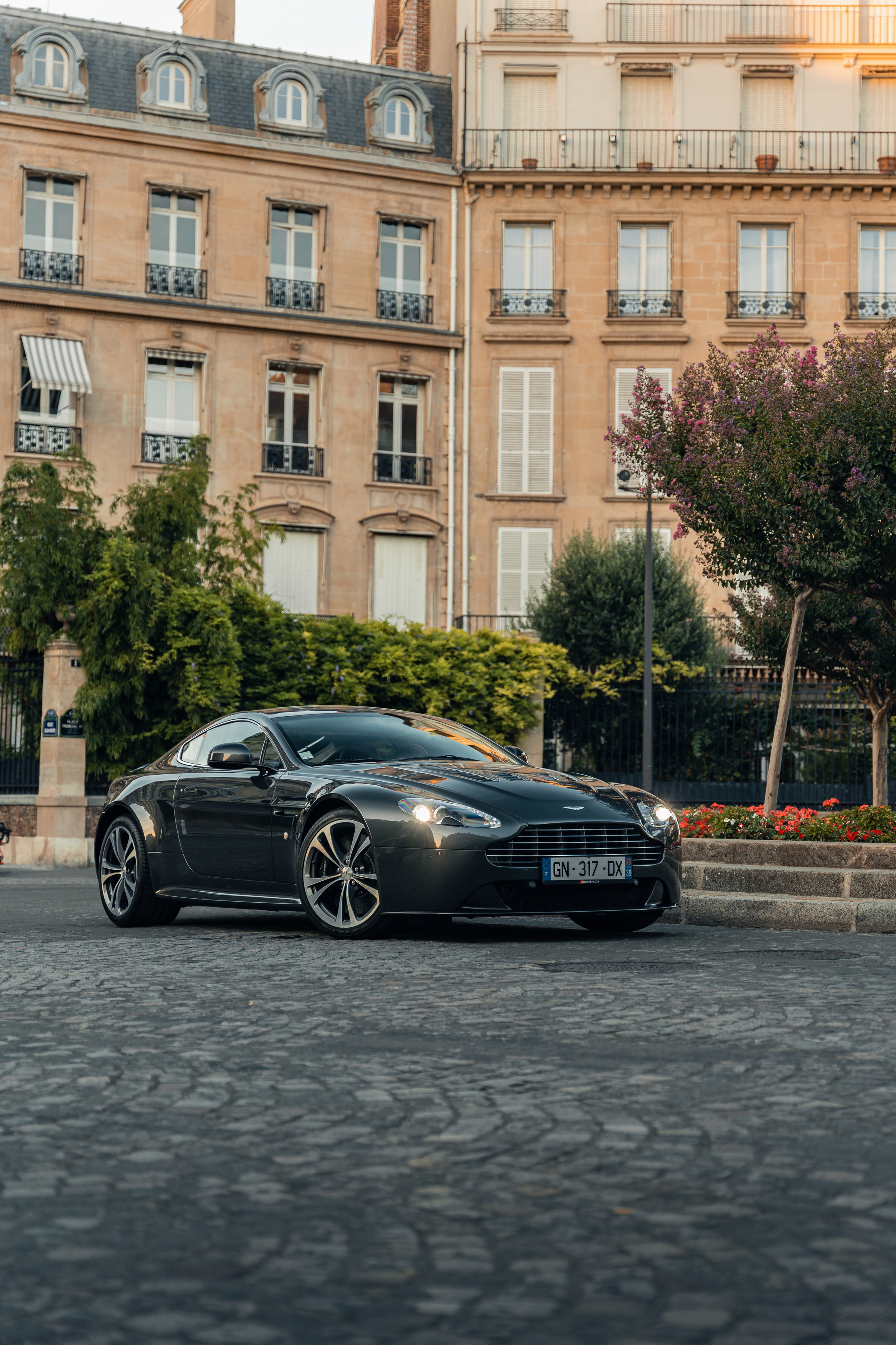 Aston Martin Vantage. Photographe de voitures à Paris — Vitalii Motruk